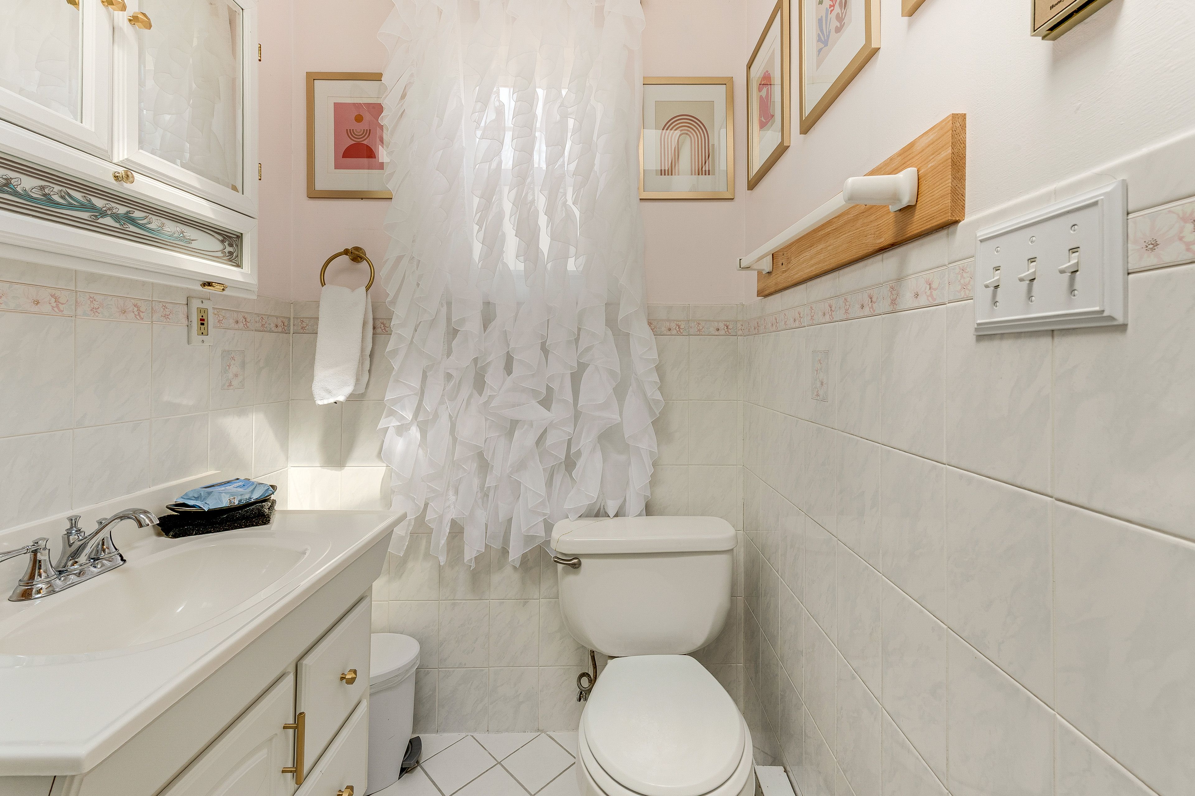 En-Suite Bathroom | Towels Provided