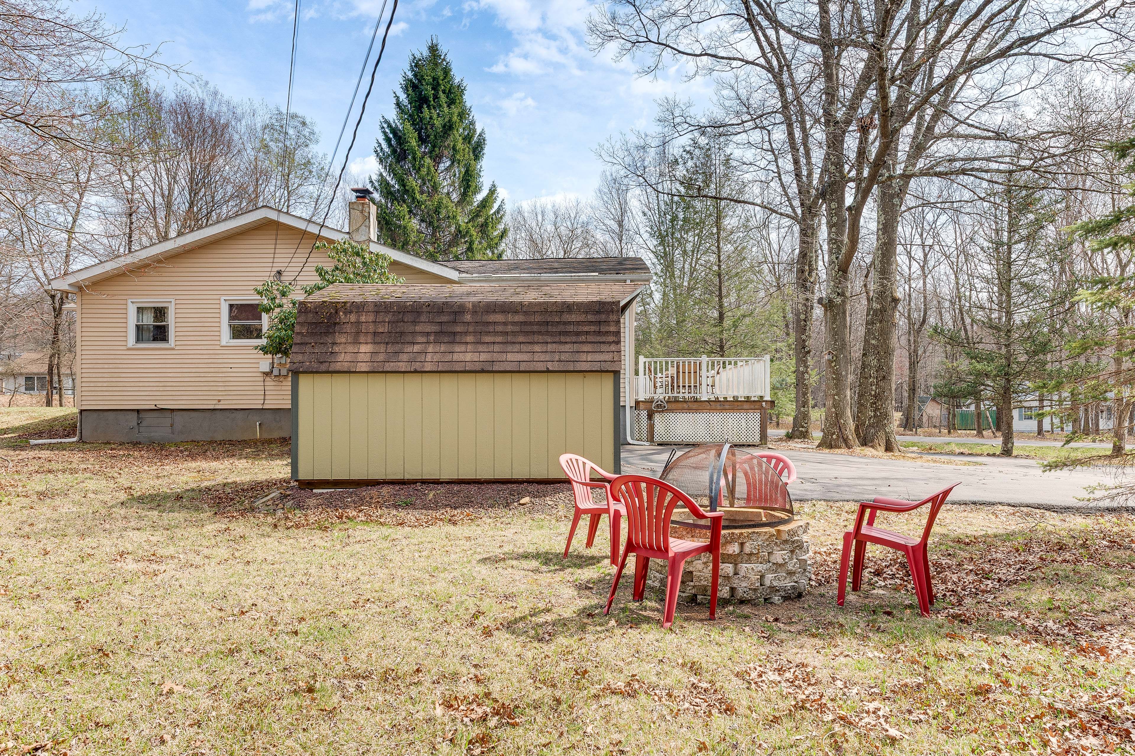 Private Yard | Fire Pit