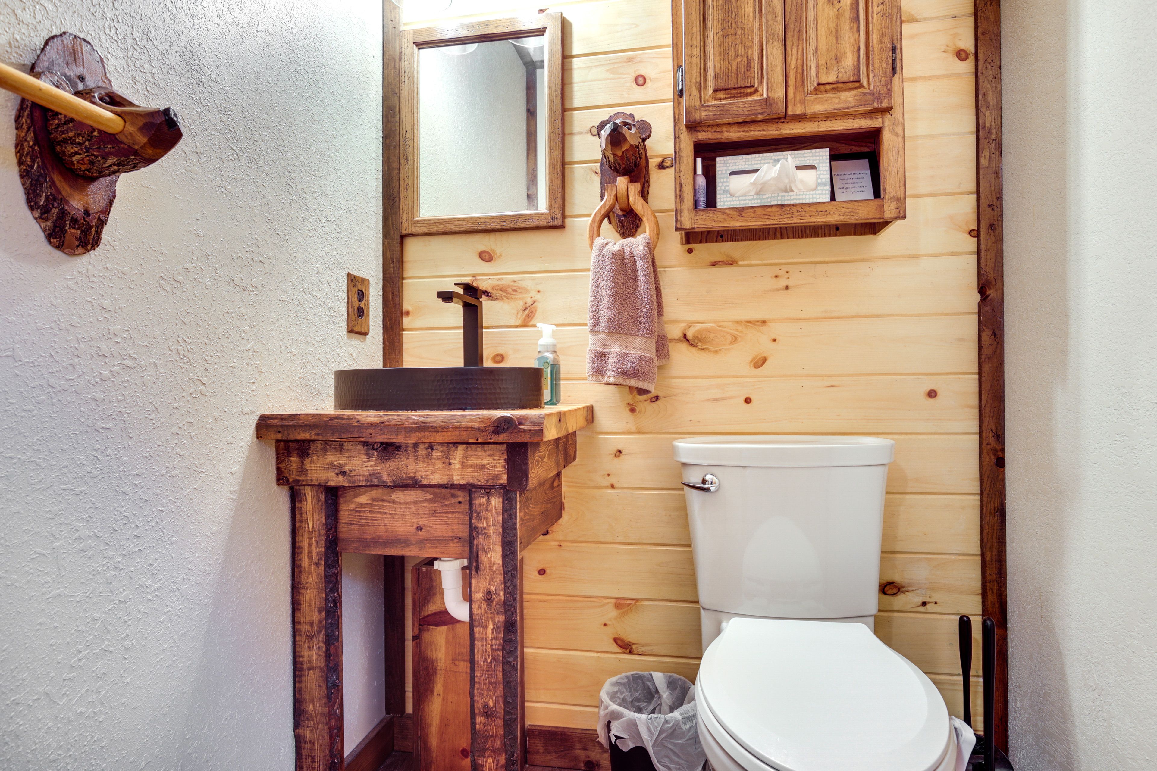 Half Bathroom | Towels Provided