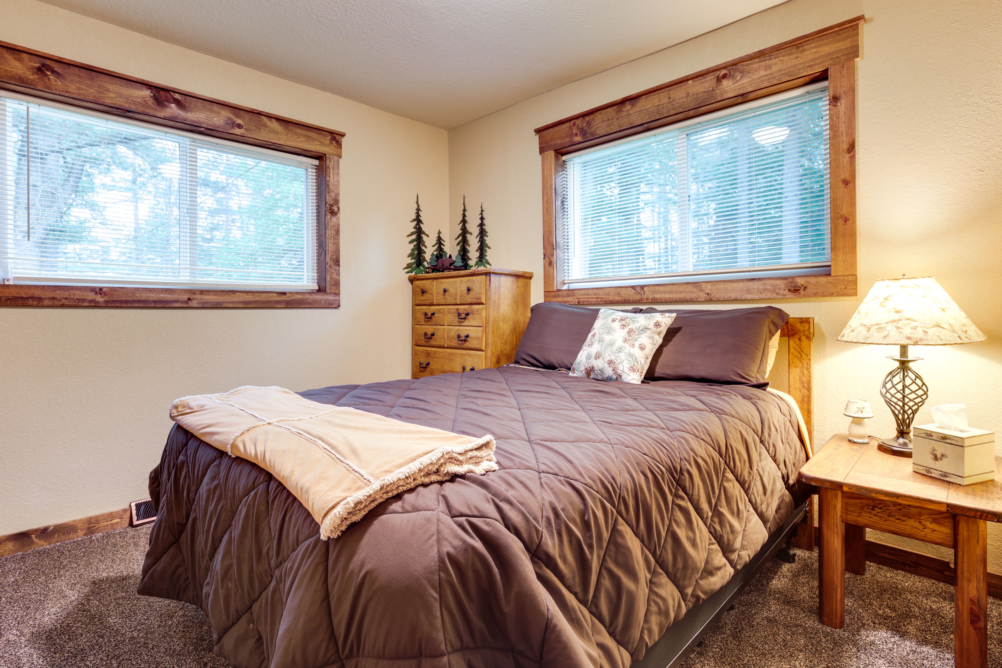Bedroom 1 | Queen Bed
