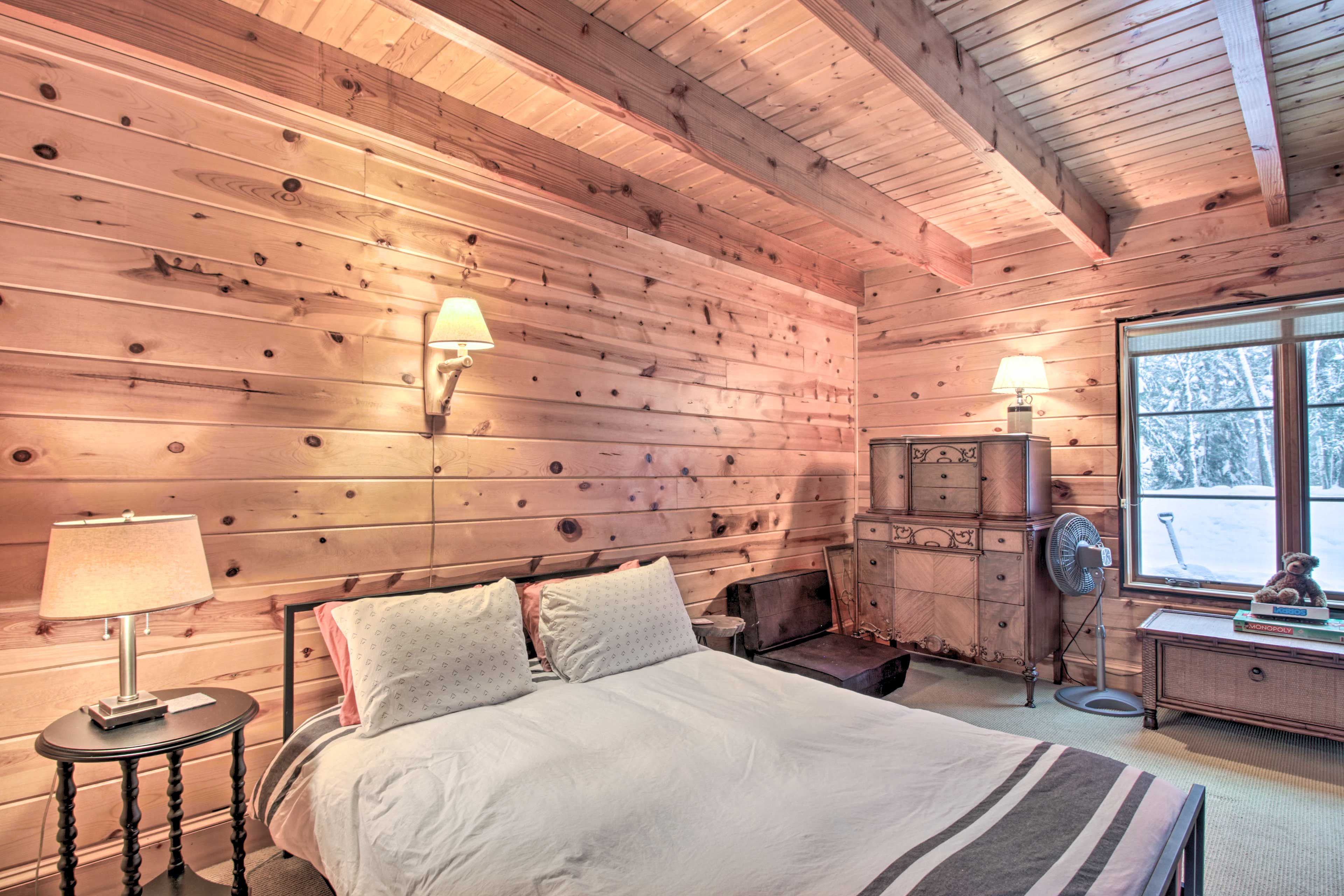 Bedroom 2 | Queen Bed