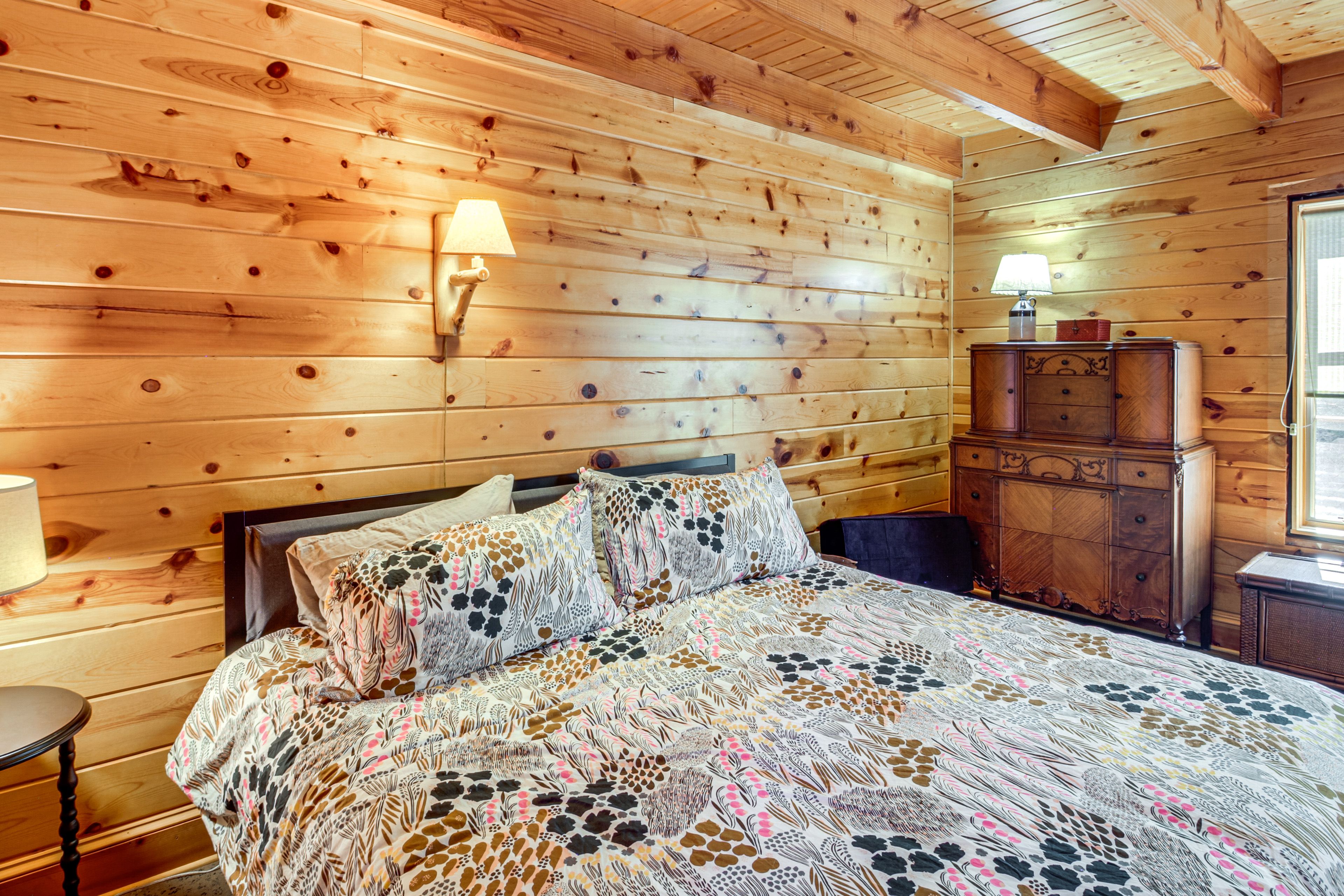 Bedroom 2 | King Bed