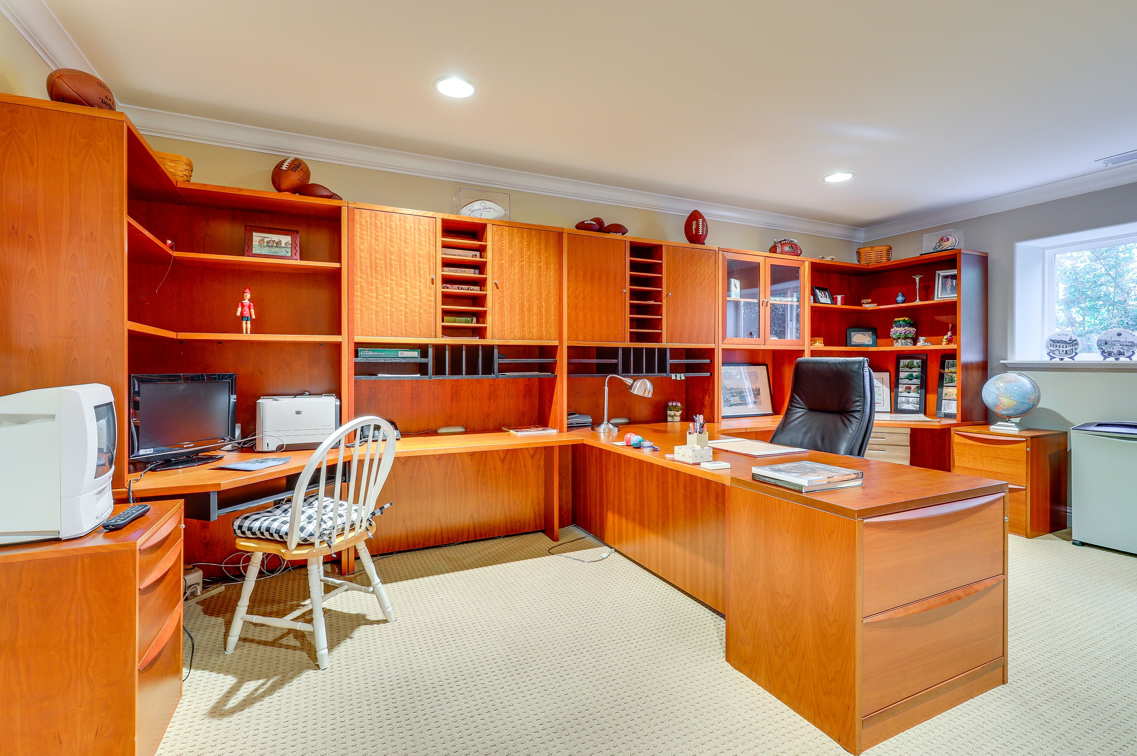 Office | Dedicated Workspace