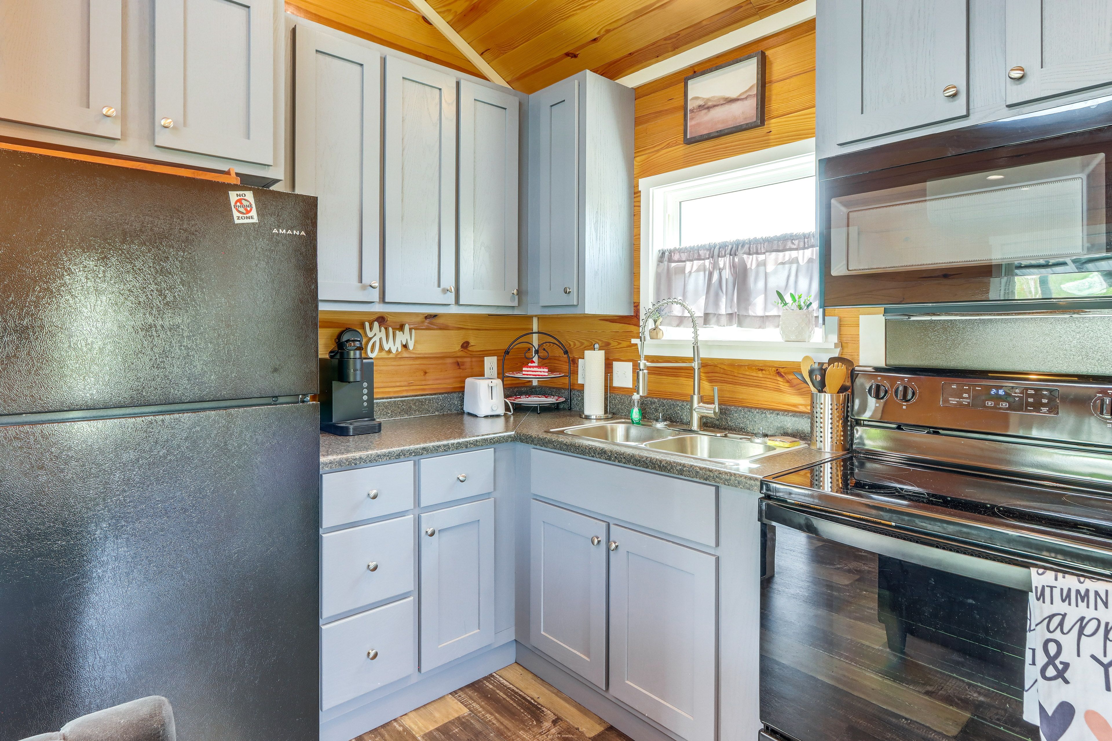 Kitchen | Cooking Basics | Paper Towels/Trash Bags Provided