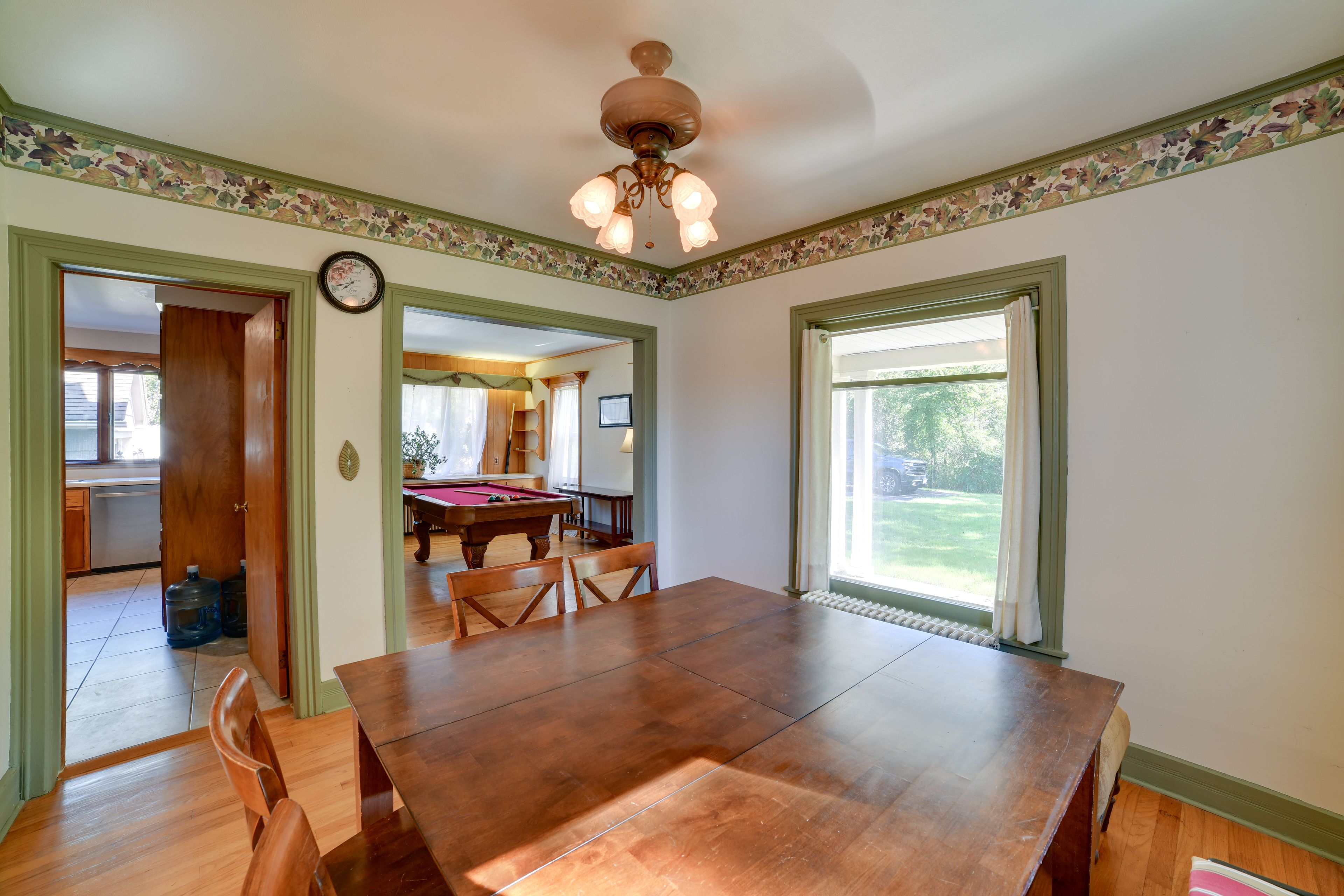 Dining Room | Dishware Provided