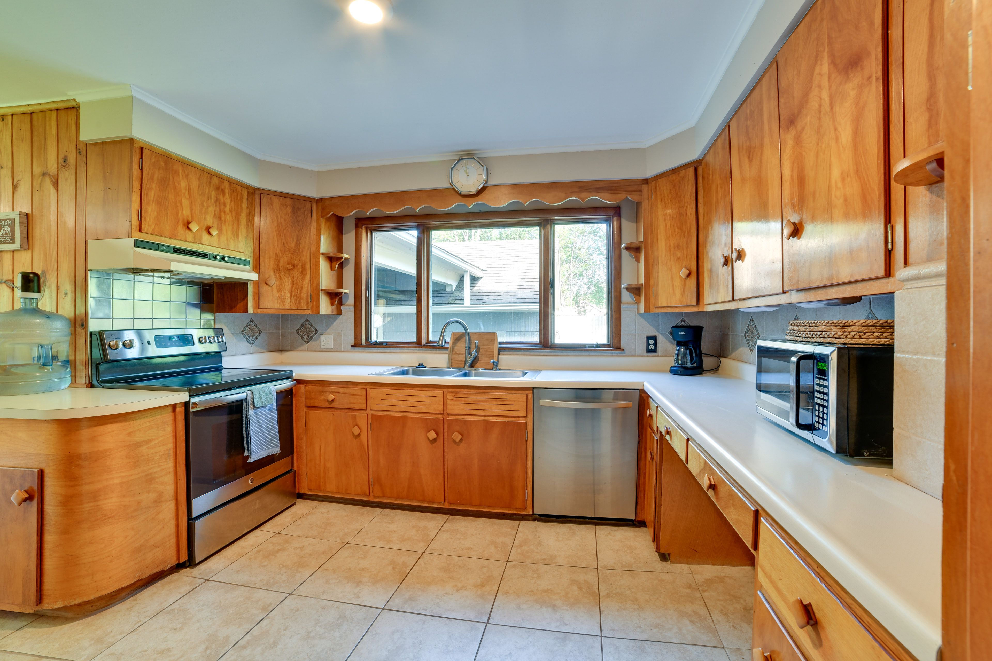 Kitchen | Crockpot | Dishwasher | Drip Coffee Maker