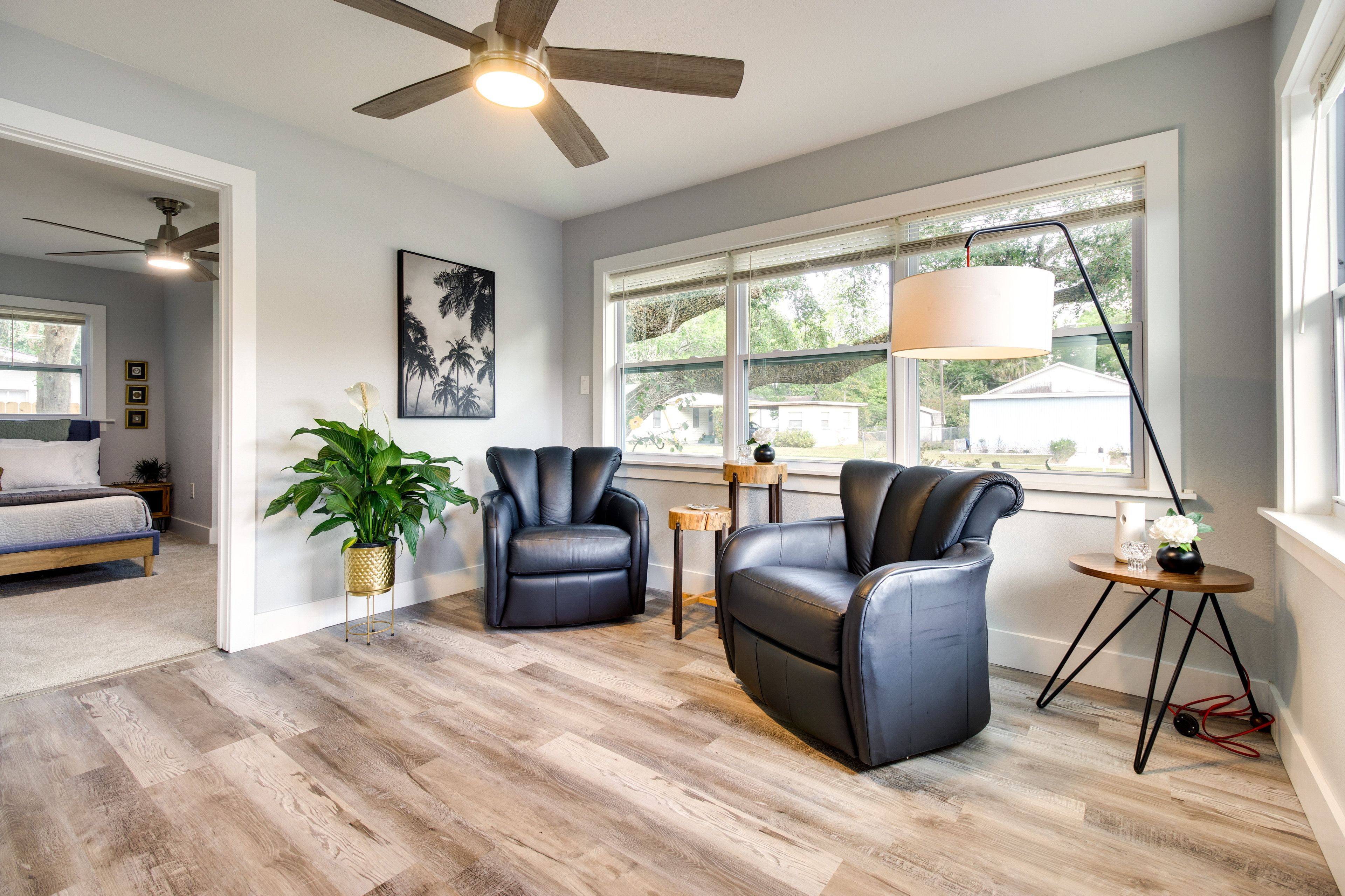Living Room | Smart TV | Cable/Satellite | Free WiFi | Central A/C