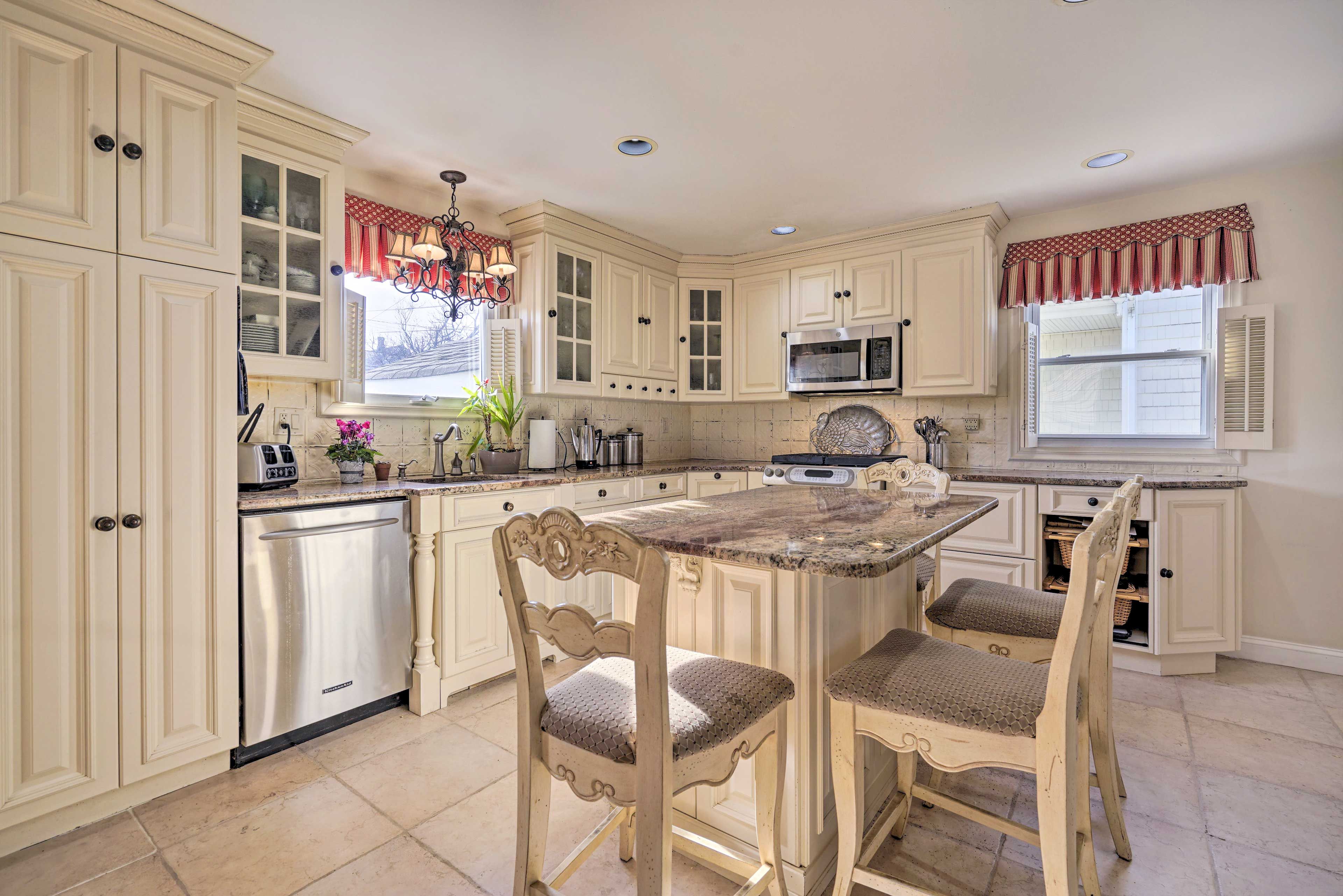 Kitchen | Blender | Crockpot | Ice Maker