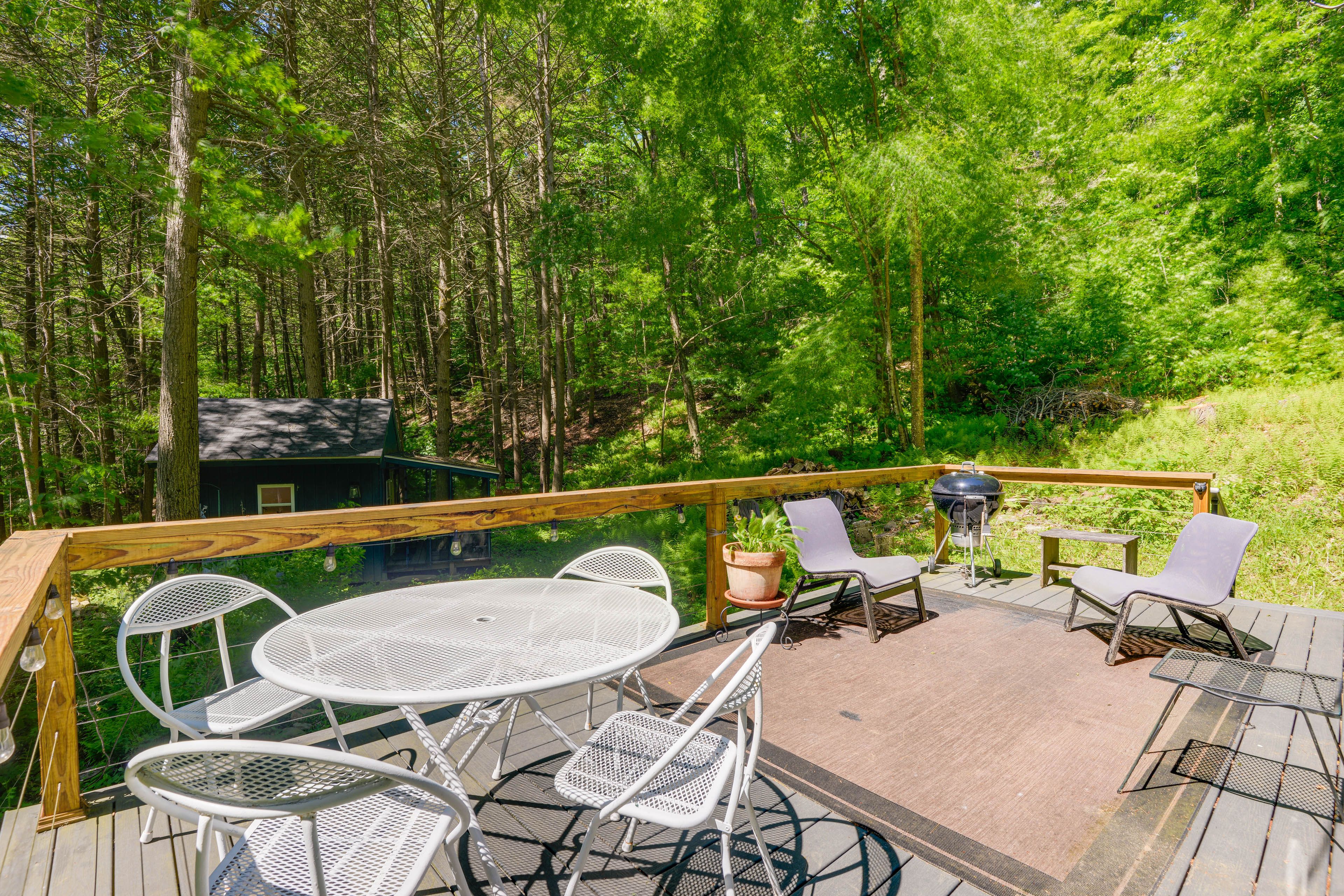 Deck | Outdoor Dining Area | Charcoal Grill
