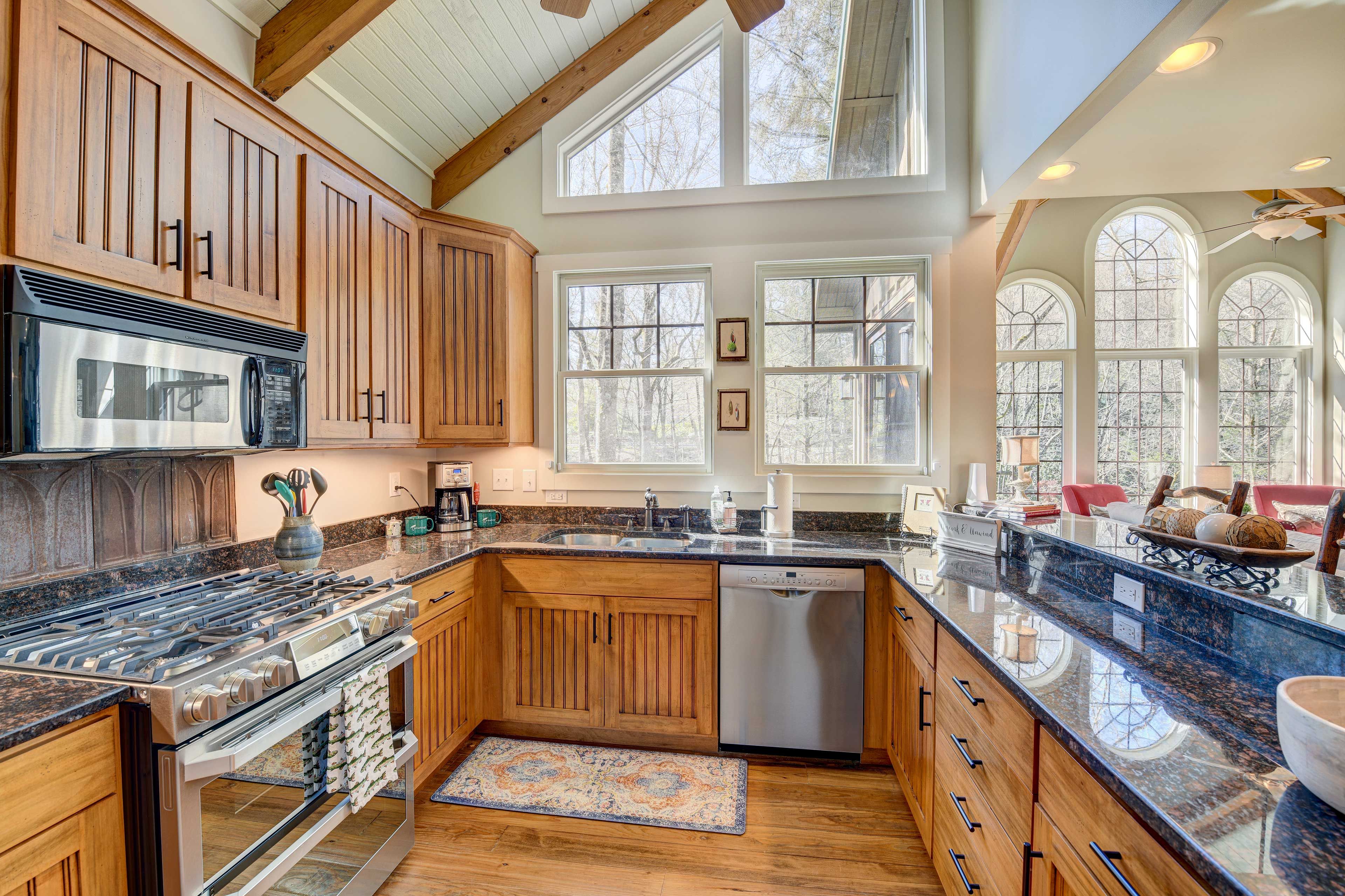 Kitchen | Blender | Microwave | Ice Maker