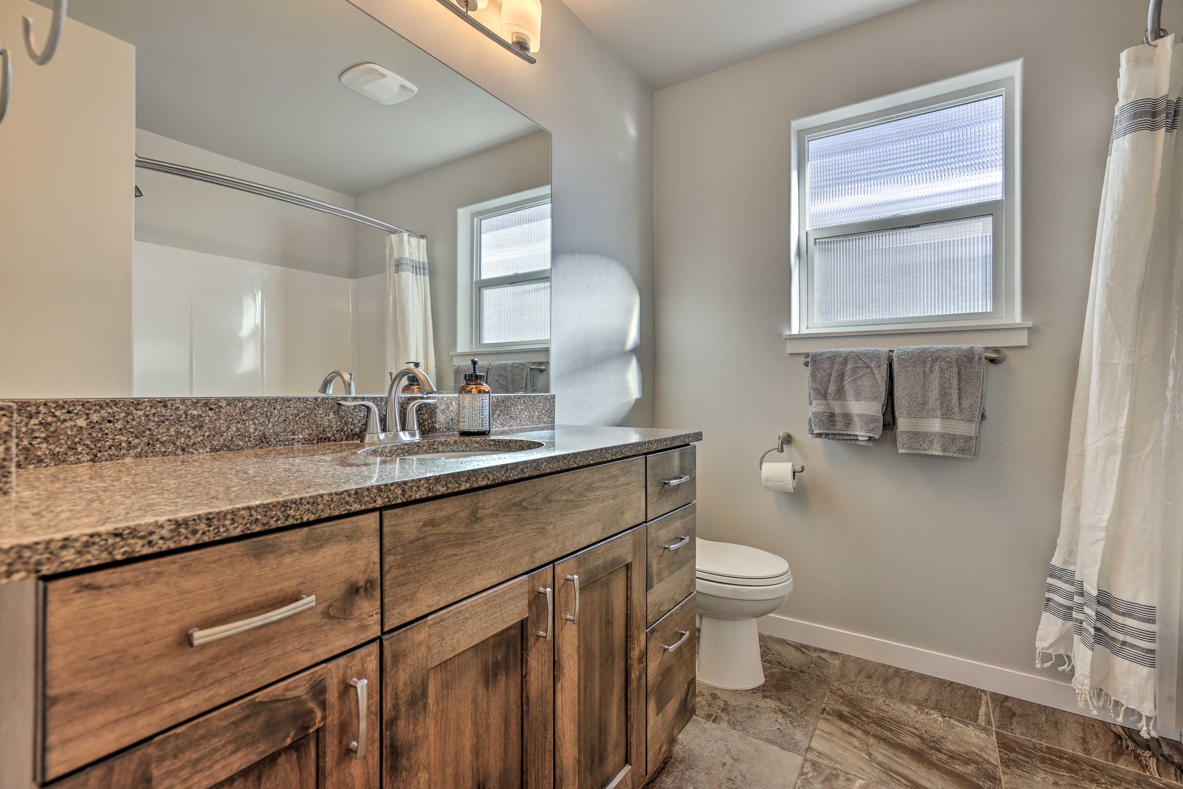 Full Bathroom | Complimentary Toiletries | Hair Dryer