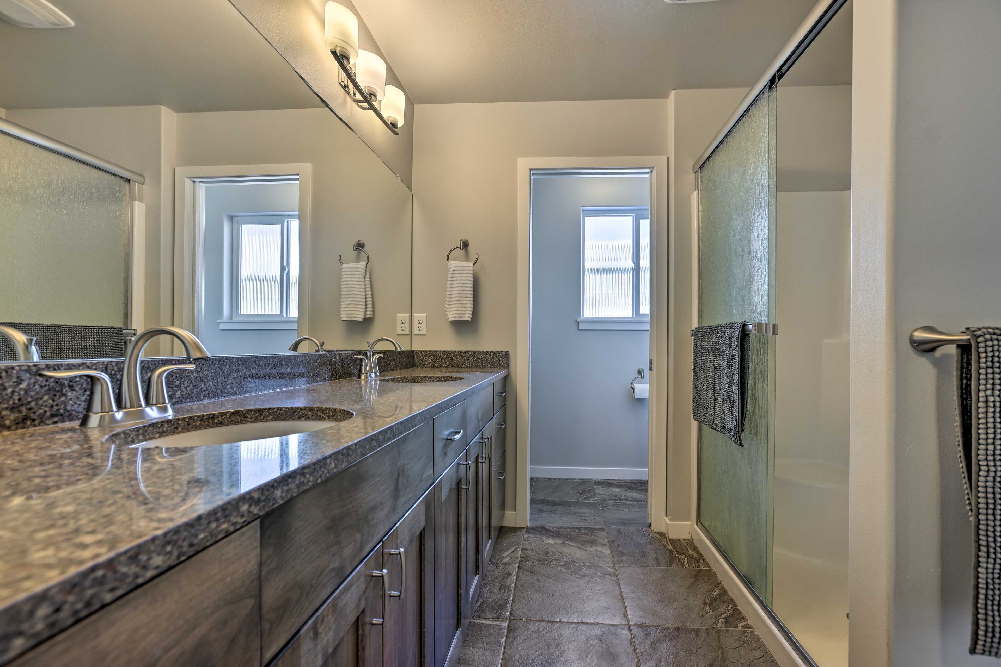 En-Suite Bathroom | Complimentary Toiletries | Walk-In Closet