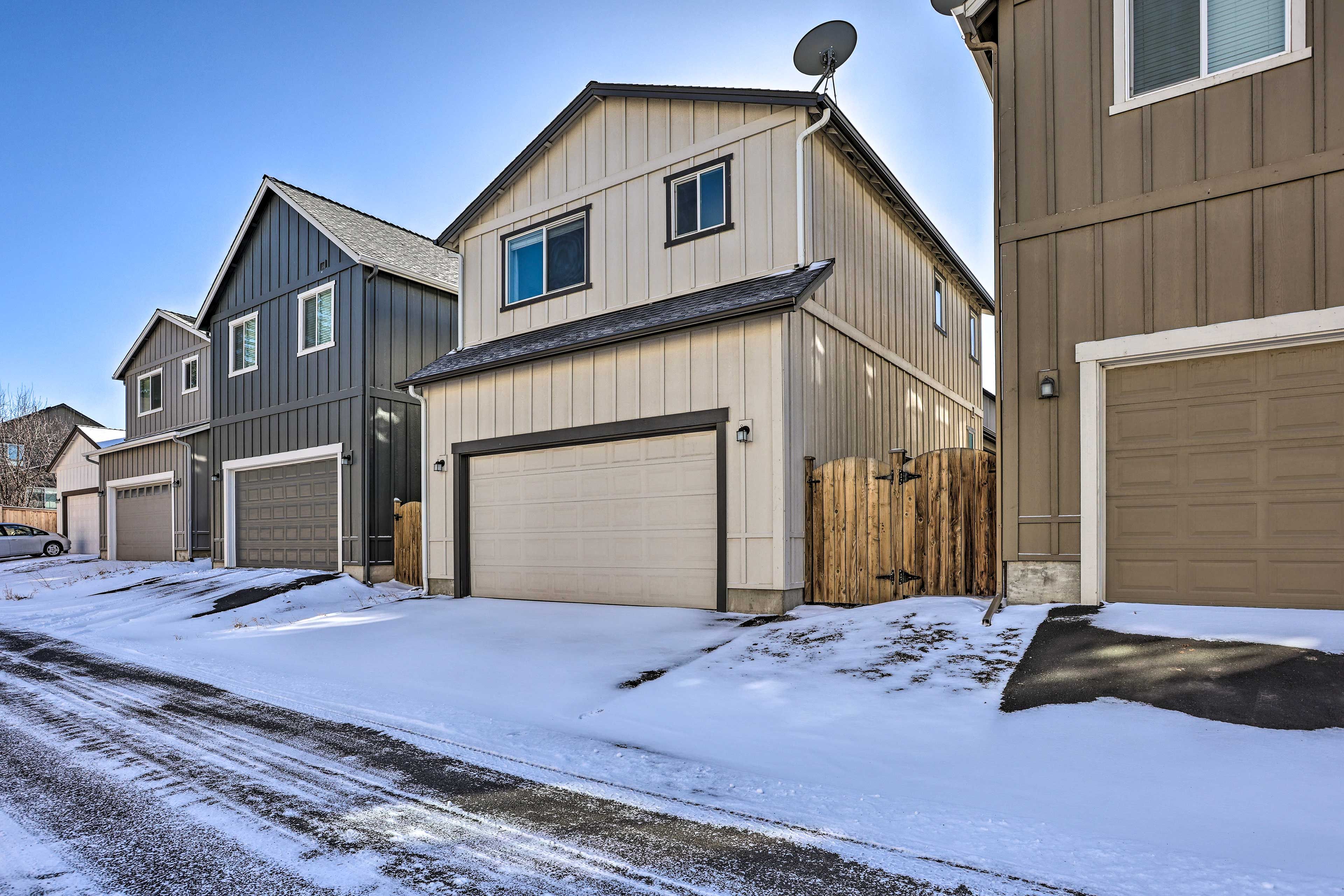 Parking | Garage (1 Vehicle) | Driveway (1 Vehicle) | Street Parking