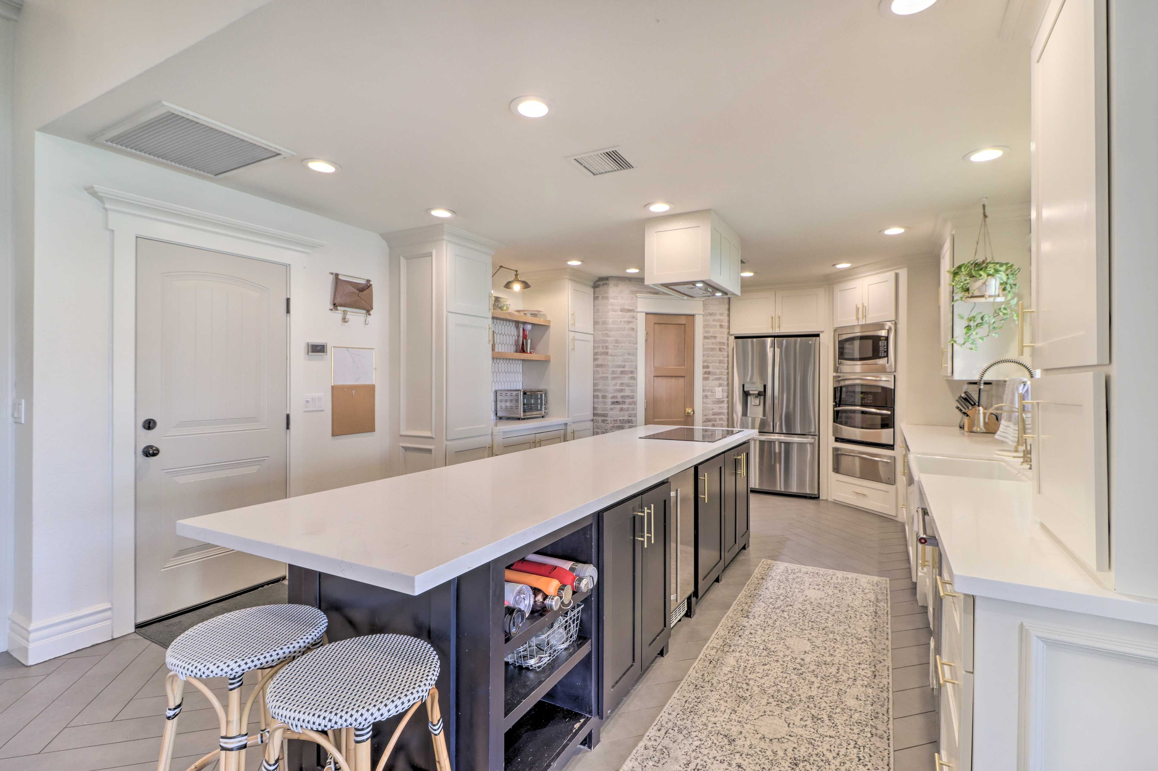 Kitchen | 1st Floor | Complimentary Coffee Pods | Blender | Toaster Oven