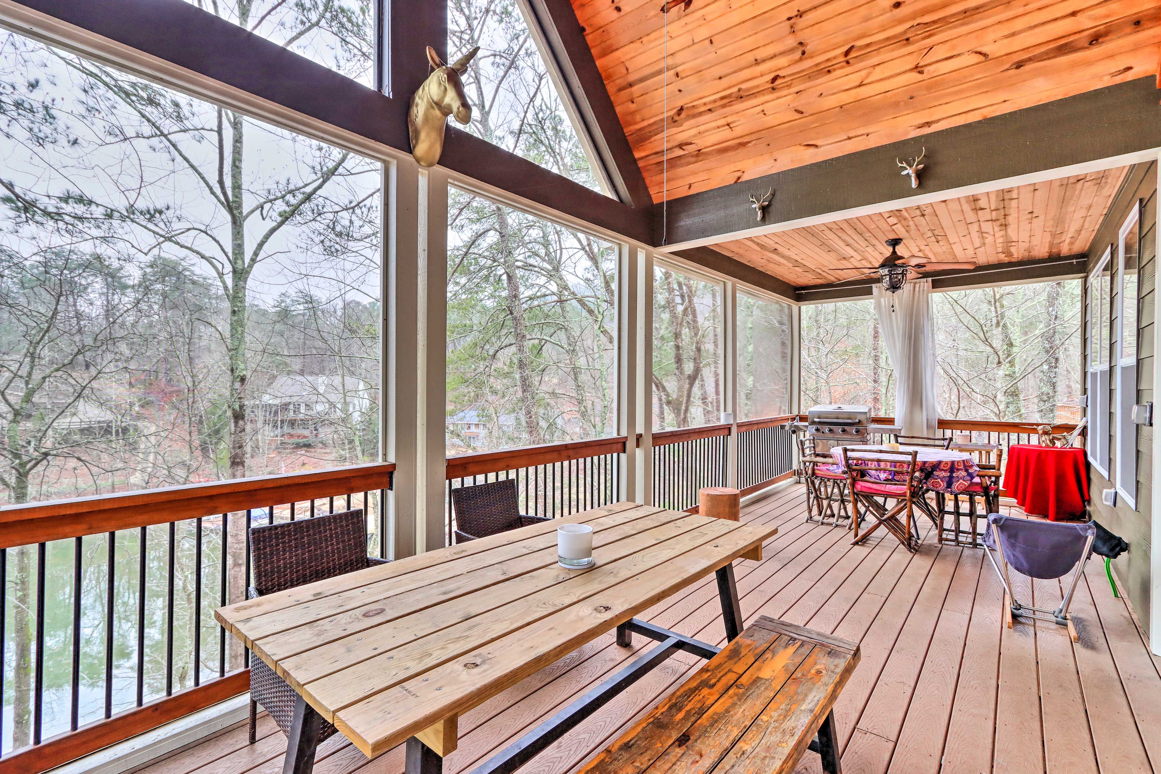 Enclosed Porch | 2 Exterior Security Cameras | Gas Grill