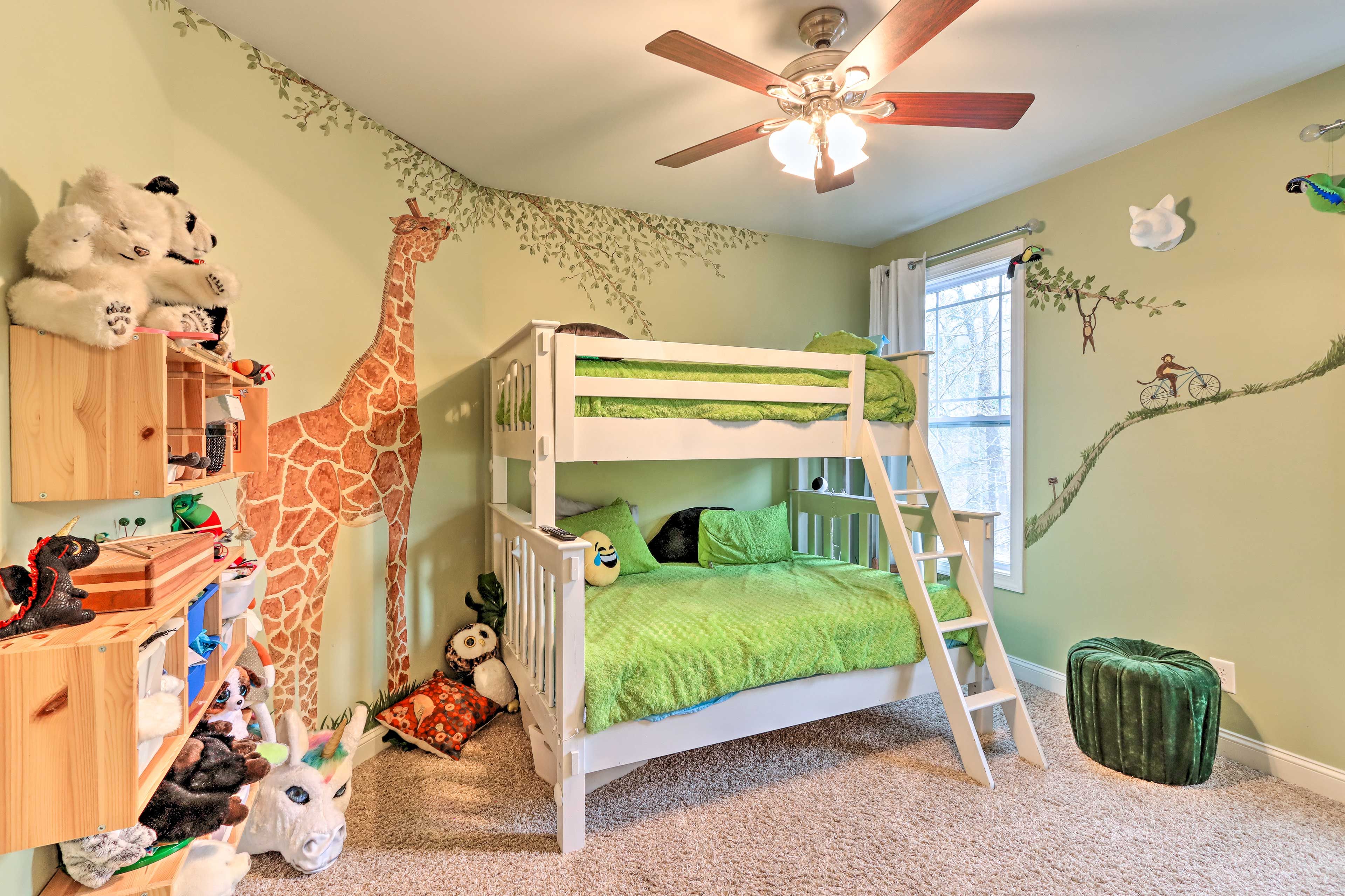 Bedroom 2 | Twin/Full Bunk Bed | 1st Floor