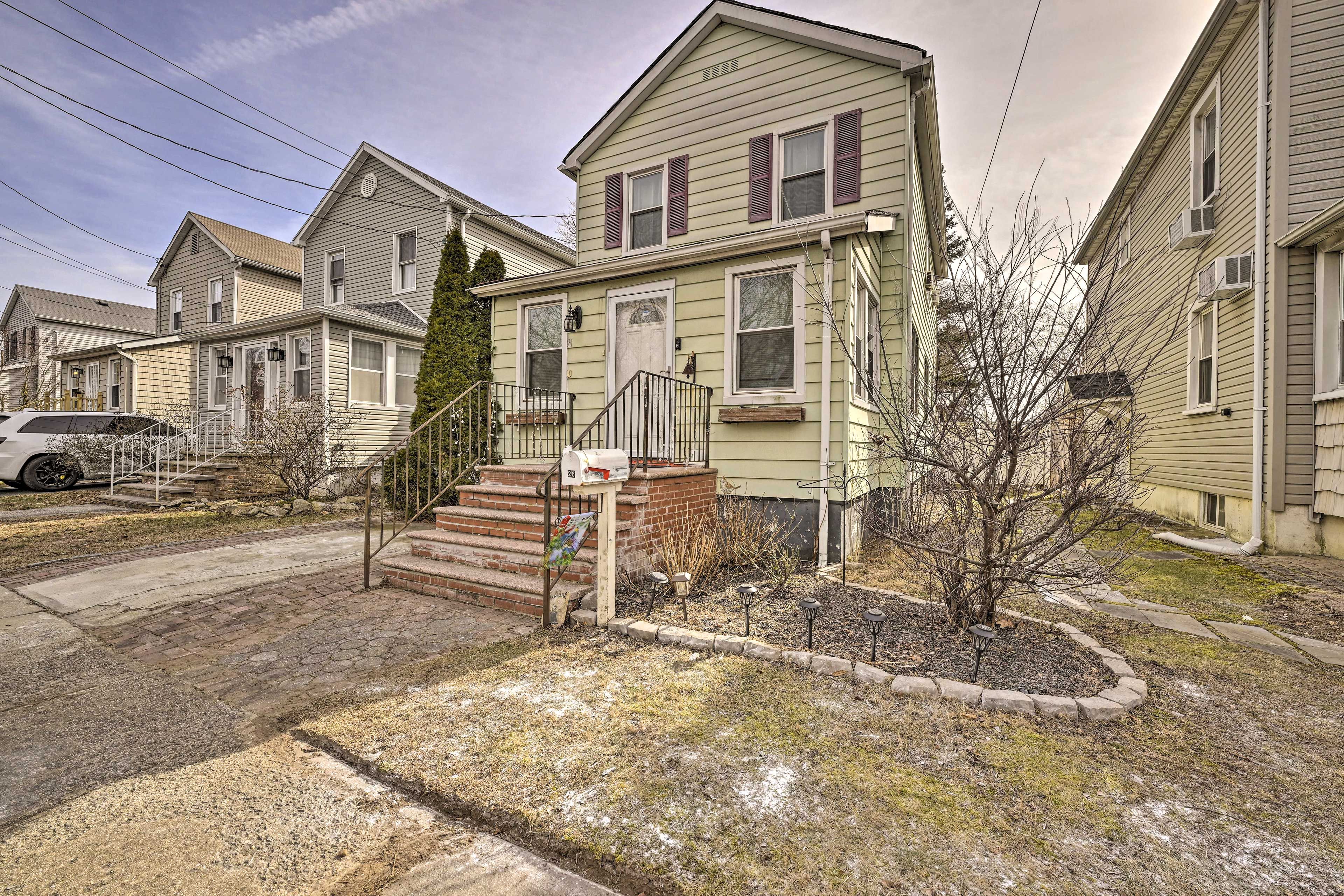 Parking | Driveway (1 Vehicle) | Street Parking (First-Come, First-Served Basis)