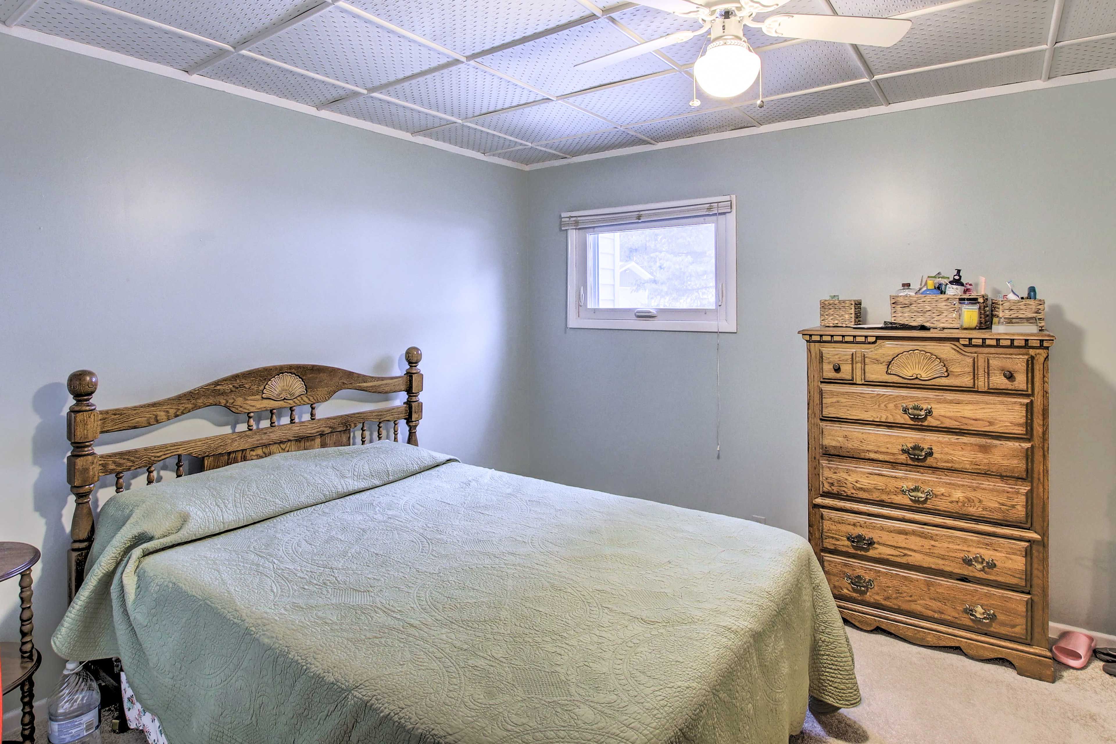 Bedroom 2 | Queen Bed