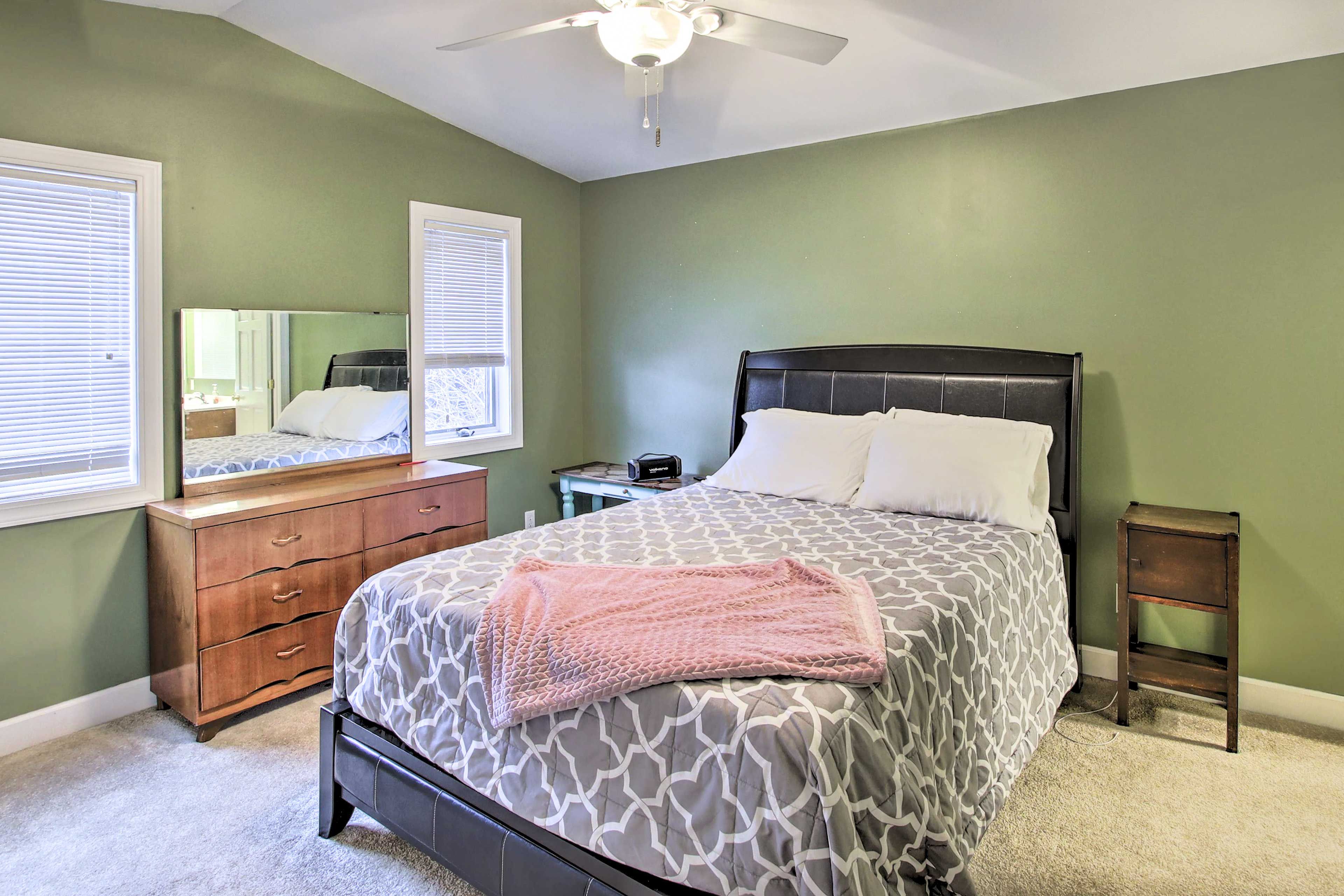Bedroom 1 | Queen Bed | Linens Provided