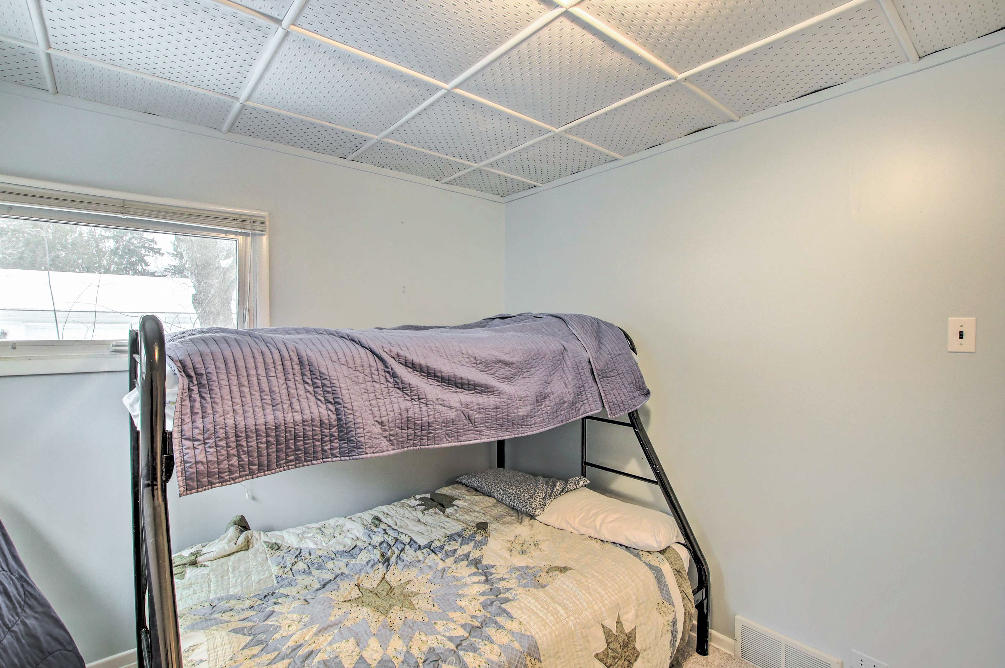 Bedroom 3 | Twin/Full Bunk Bed | Twin Floor Mattress