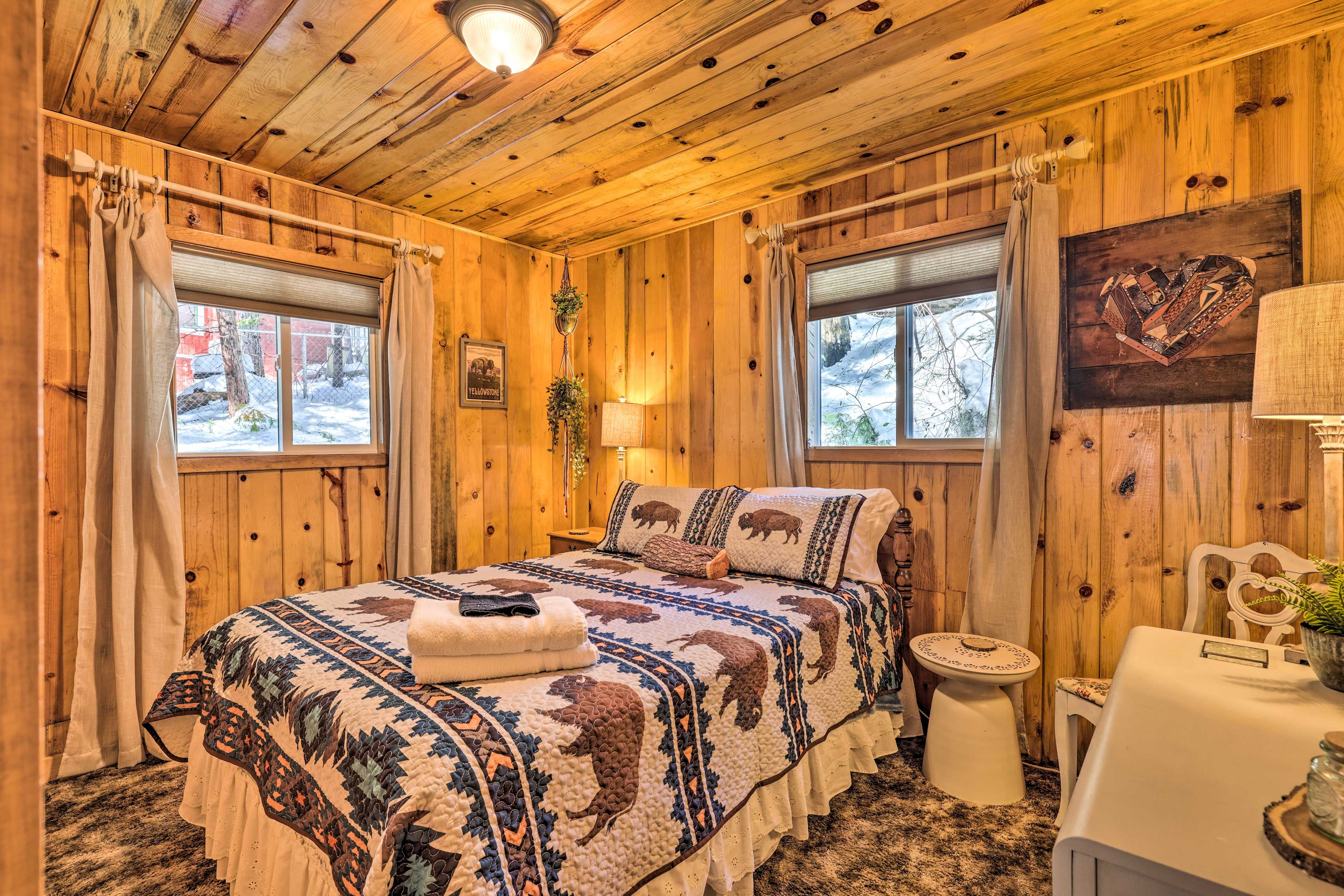 Bedroom 2 | Queen Bed | Dresser | Closet