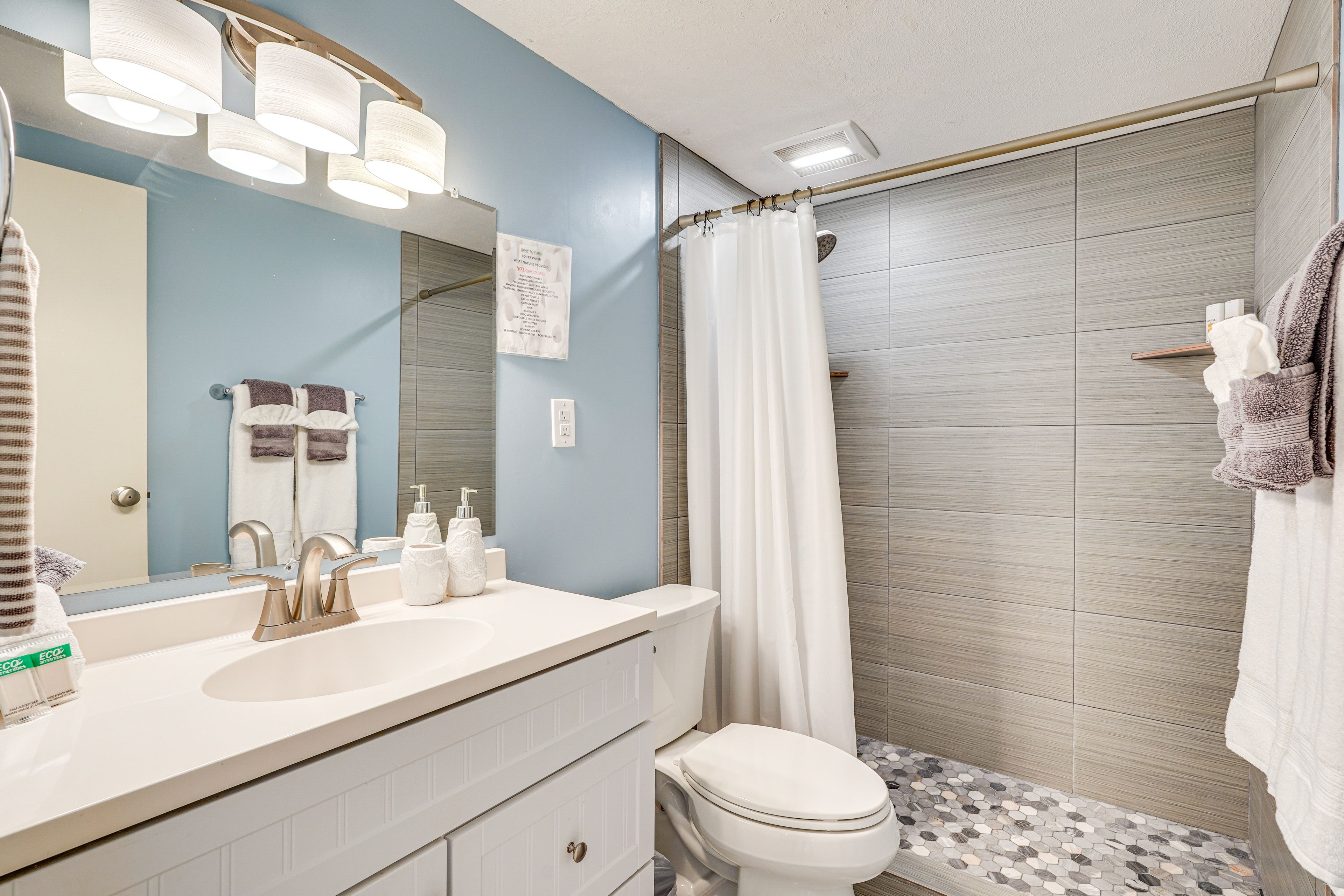 Bathroom | Towels Provided | Complimentary Toiletries | Hair Dryer
