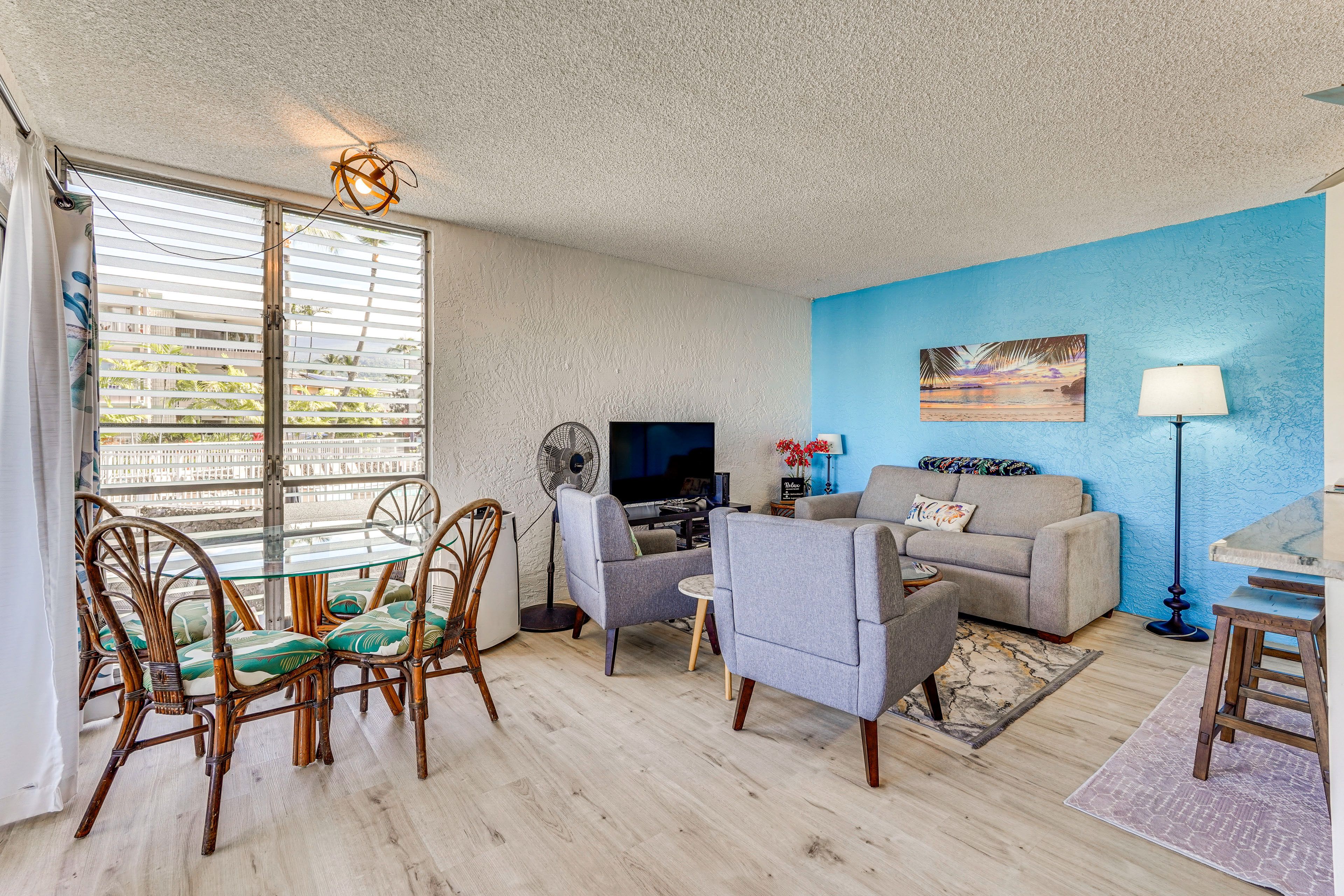 Dining Area | Dishes & Flatware Provided