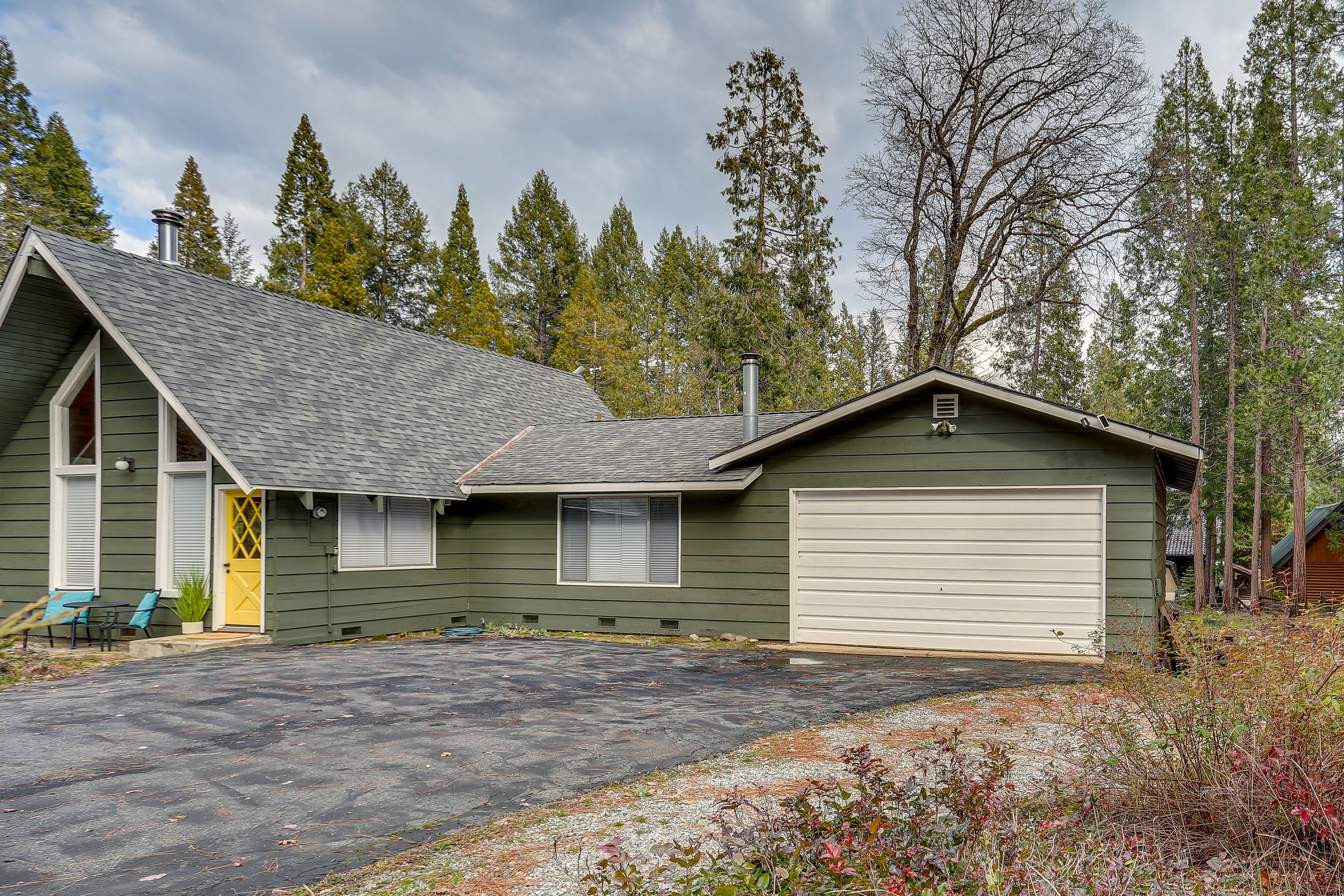 Parking | Driveway (2 Vehicles)