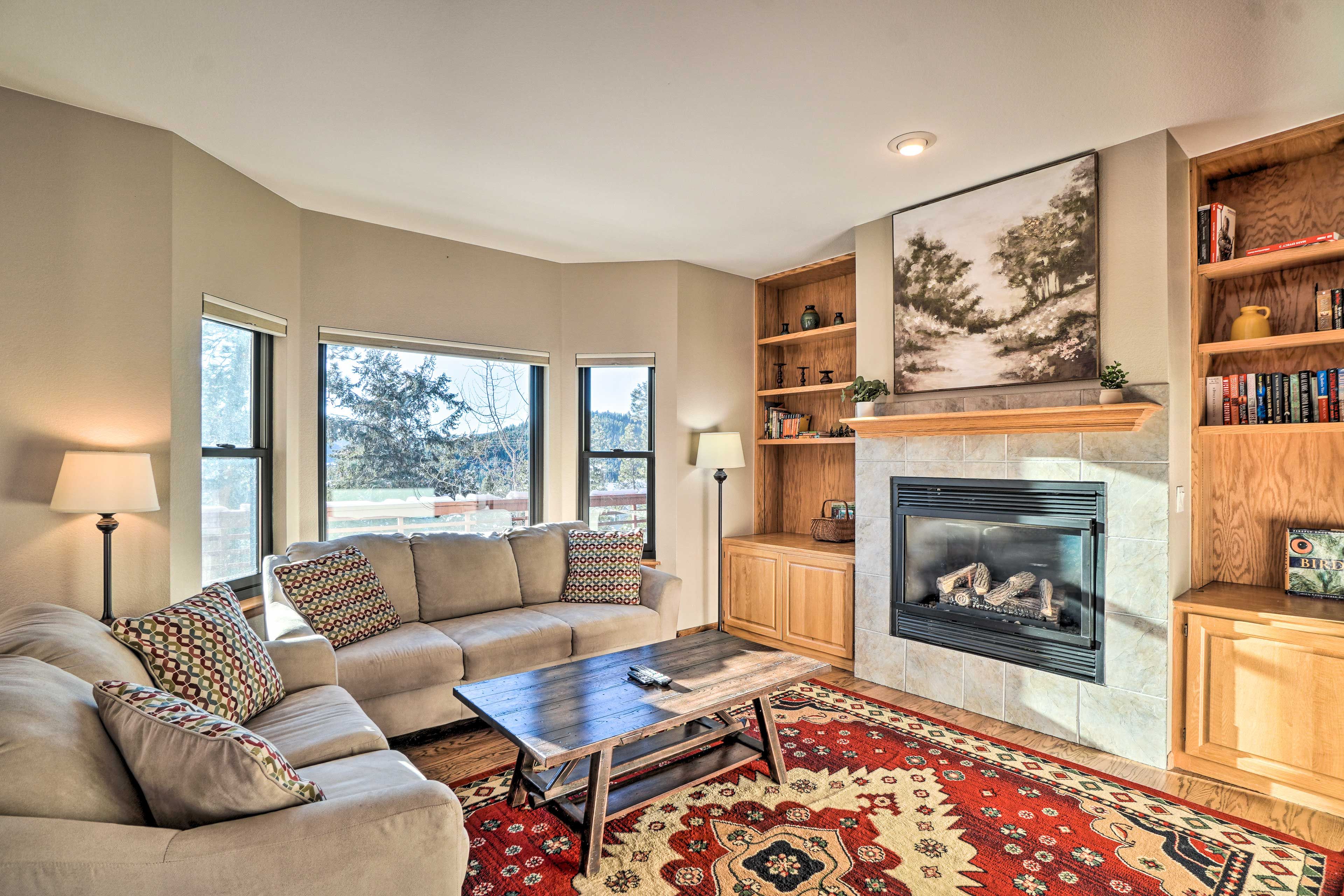 Living Room | Main Floor | Smart TV