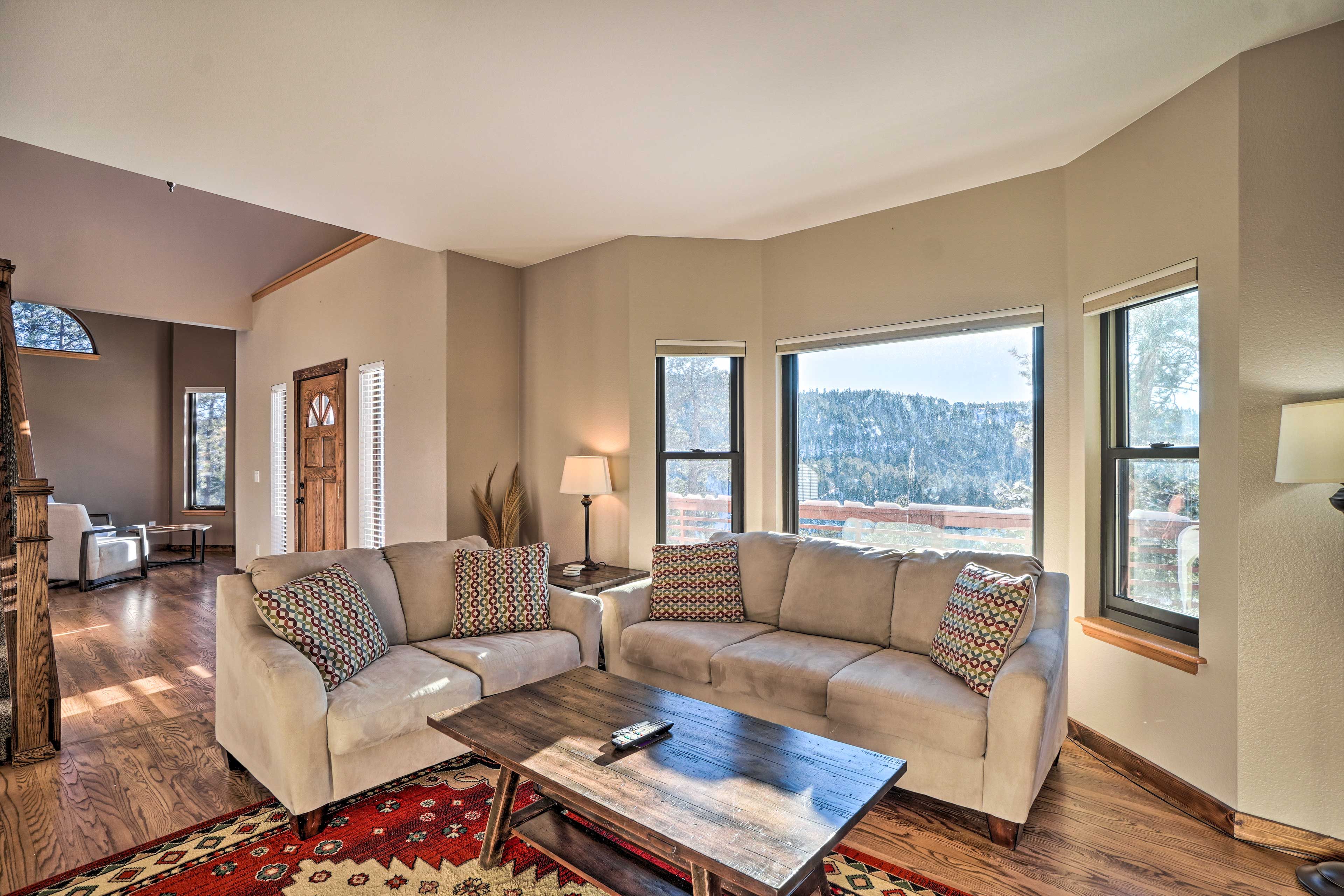 Living Room | Central Heating & A/C | Free WiFi