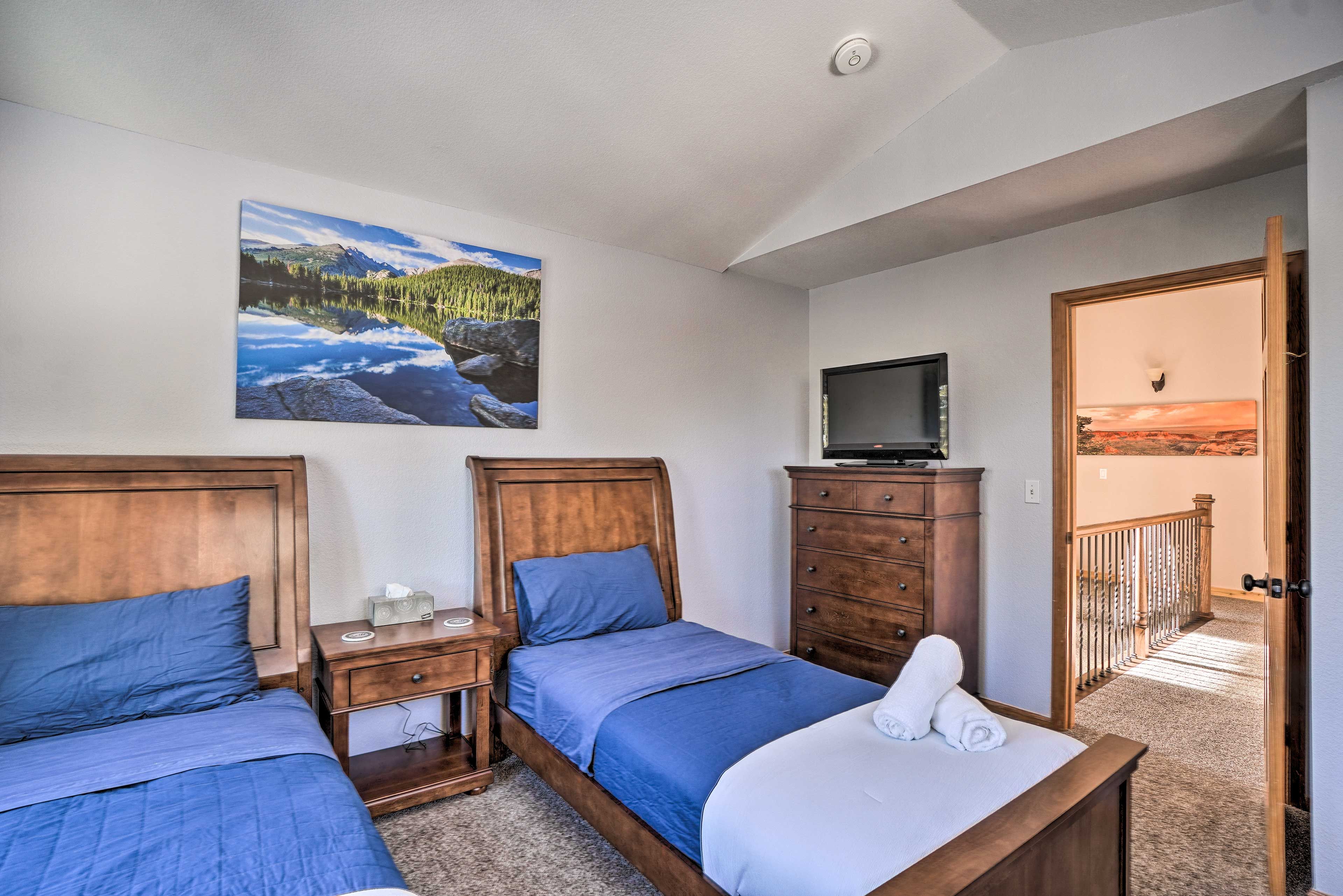 Bedroom 3 | Upper Level | 2 Twin Beds | Smart TV