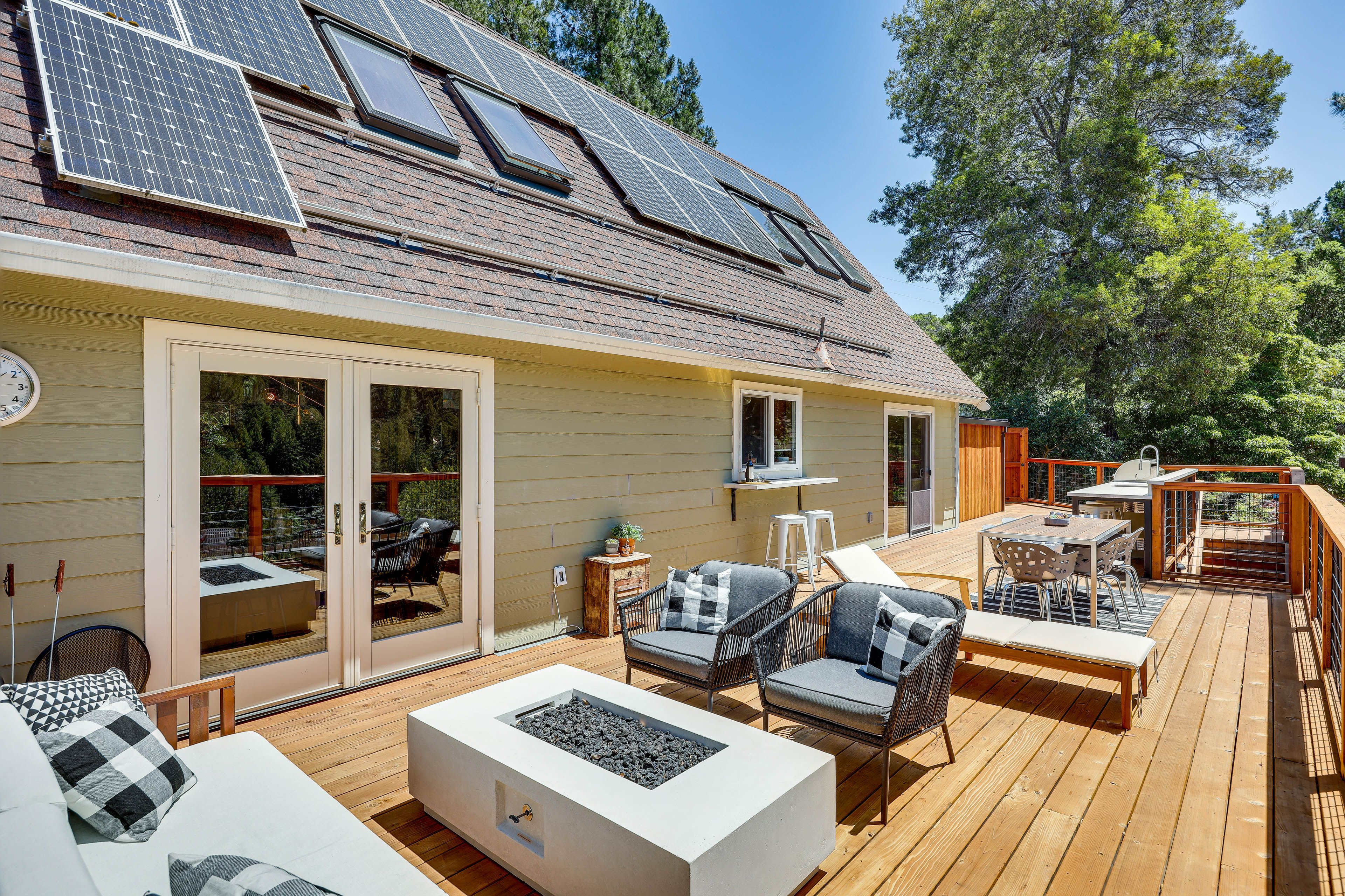 Cabin Exterior | Sun Deck | Mountain View