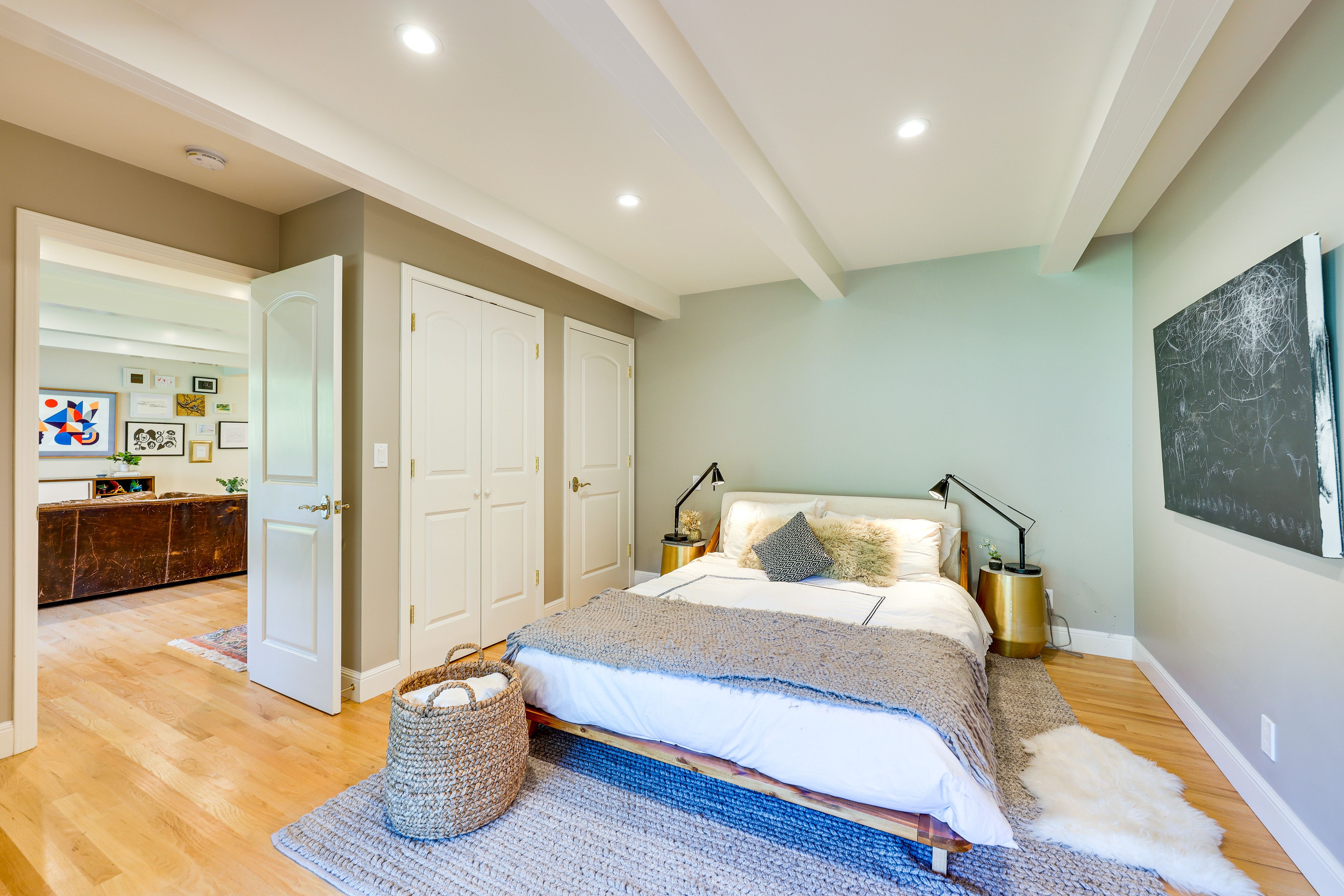Bedroom | Queen Bed | Main Floor