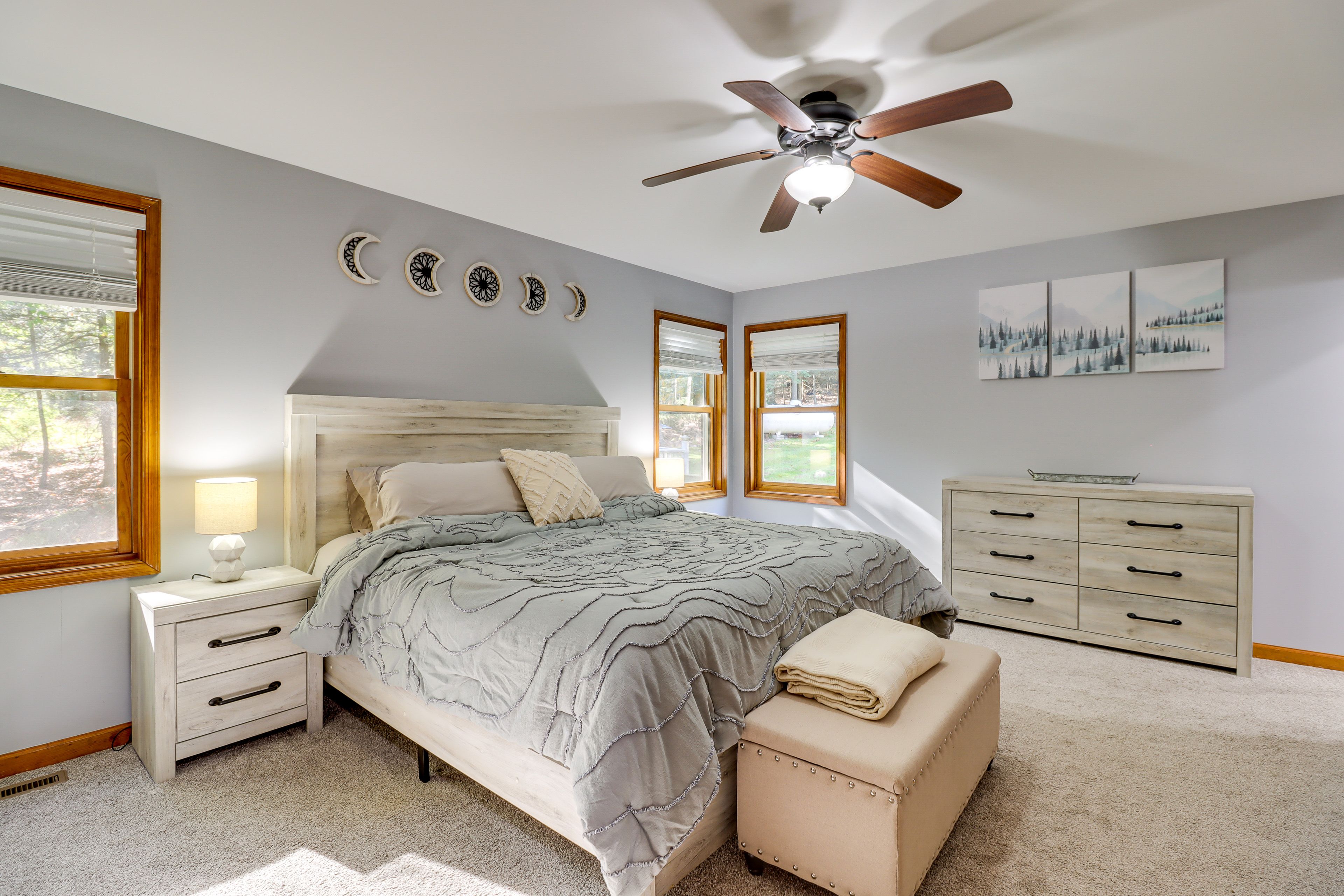 Bedroom 1 | King Bed | Flat-Screen TV | En-Suite Bathroom