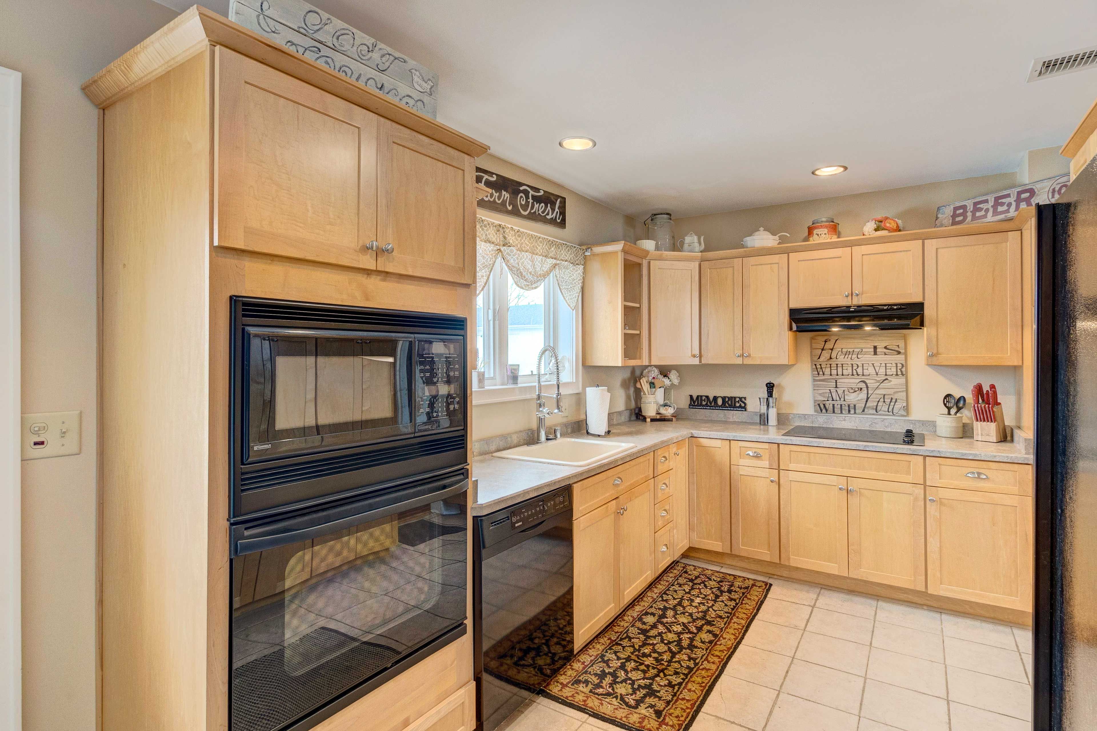 Kitchen | Cooking Basics | Coffee Maker | Paper Towels/Trash Bags Provided