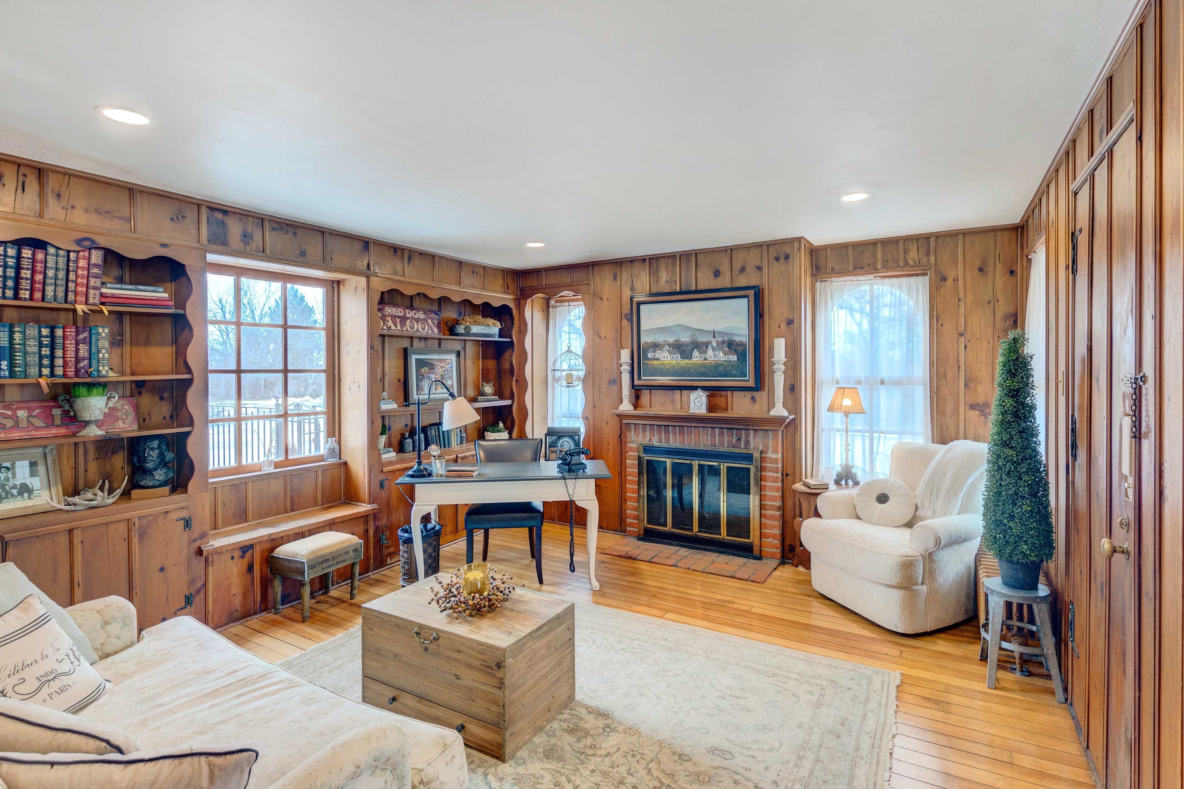 Home Office | Fireplace (Decorative Only)