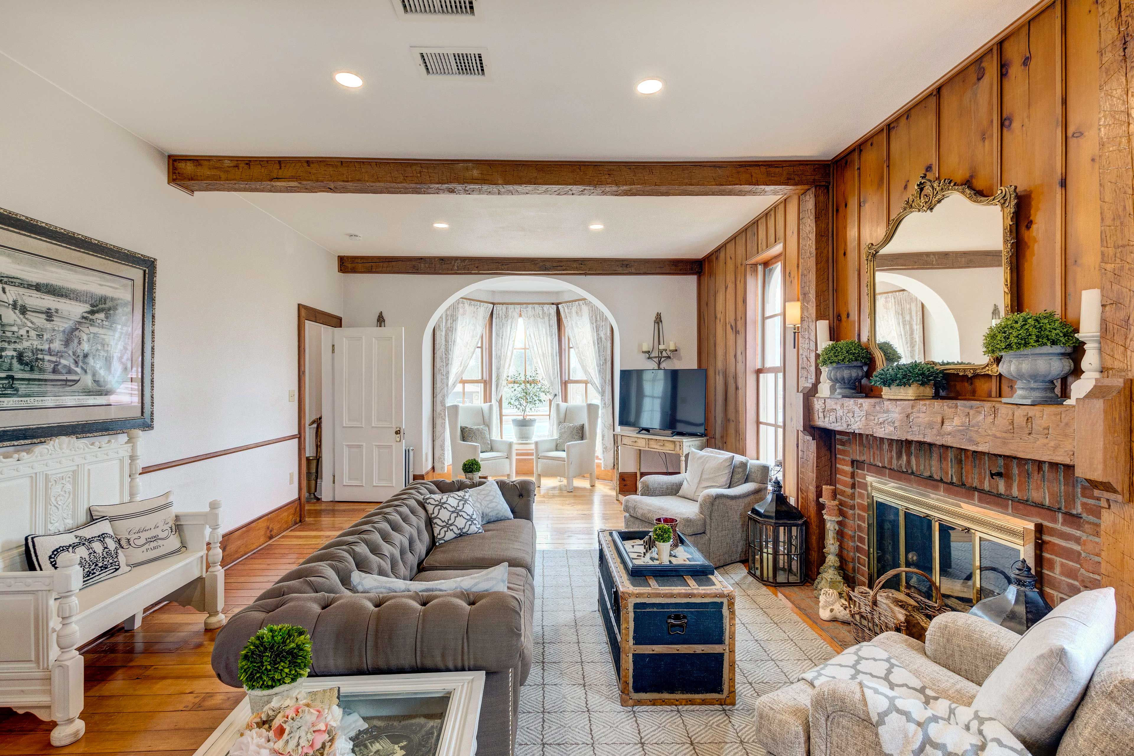 Brookfield Vacation Rental | 4BR | 2.5BA | 2,770 Sq Ft | Stairs Required