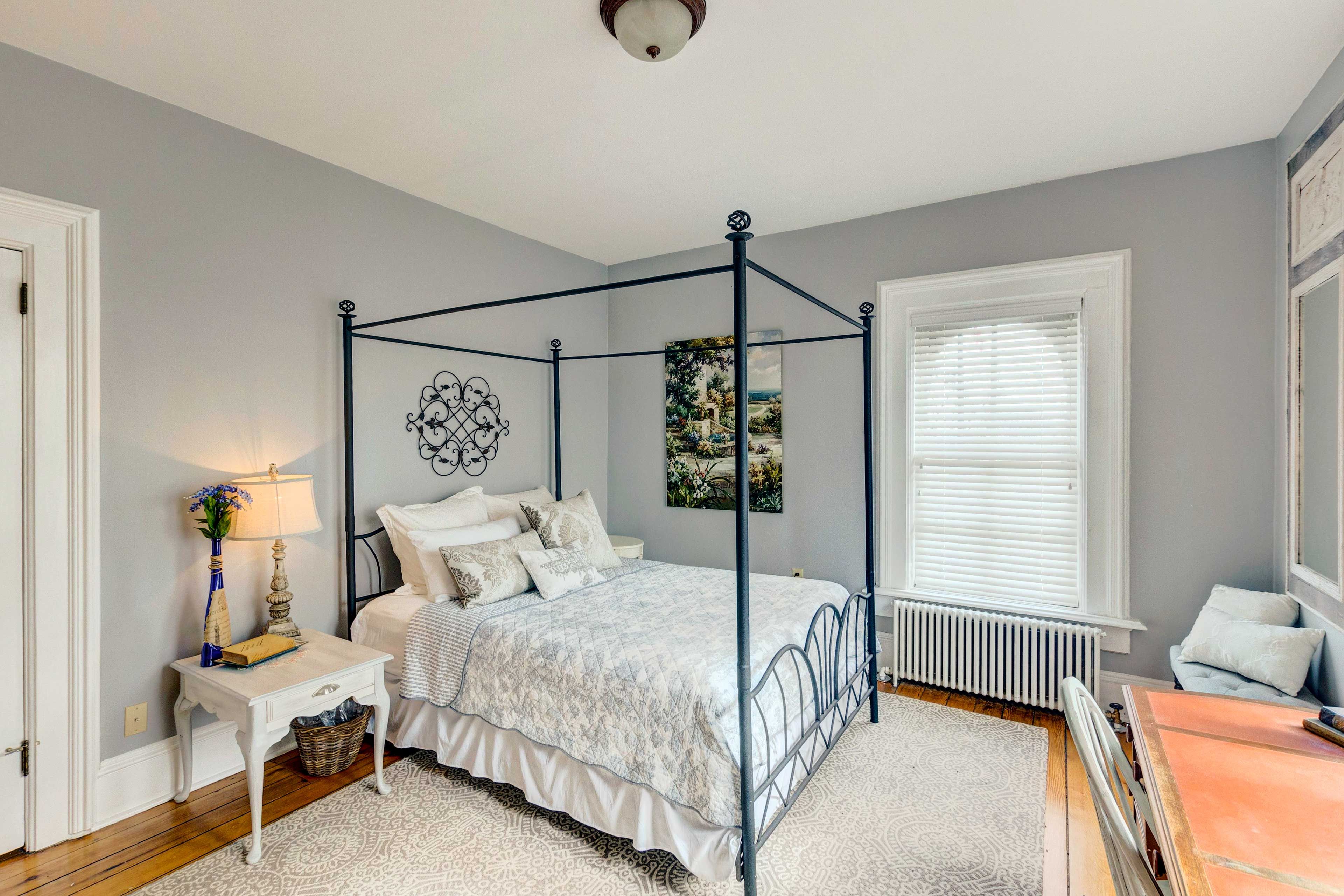 Bedroom 2 | Queen Bed