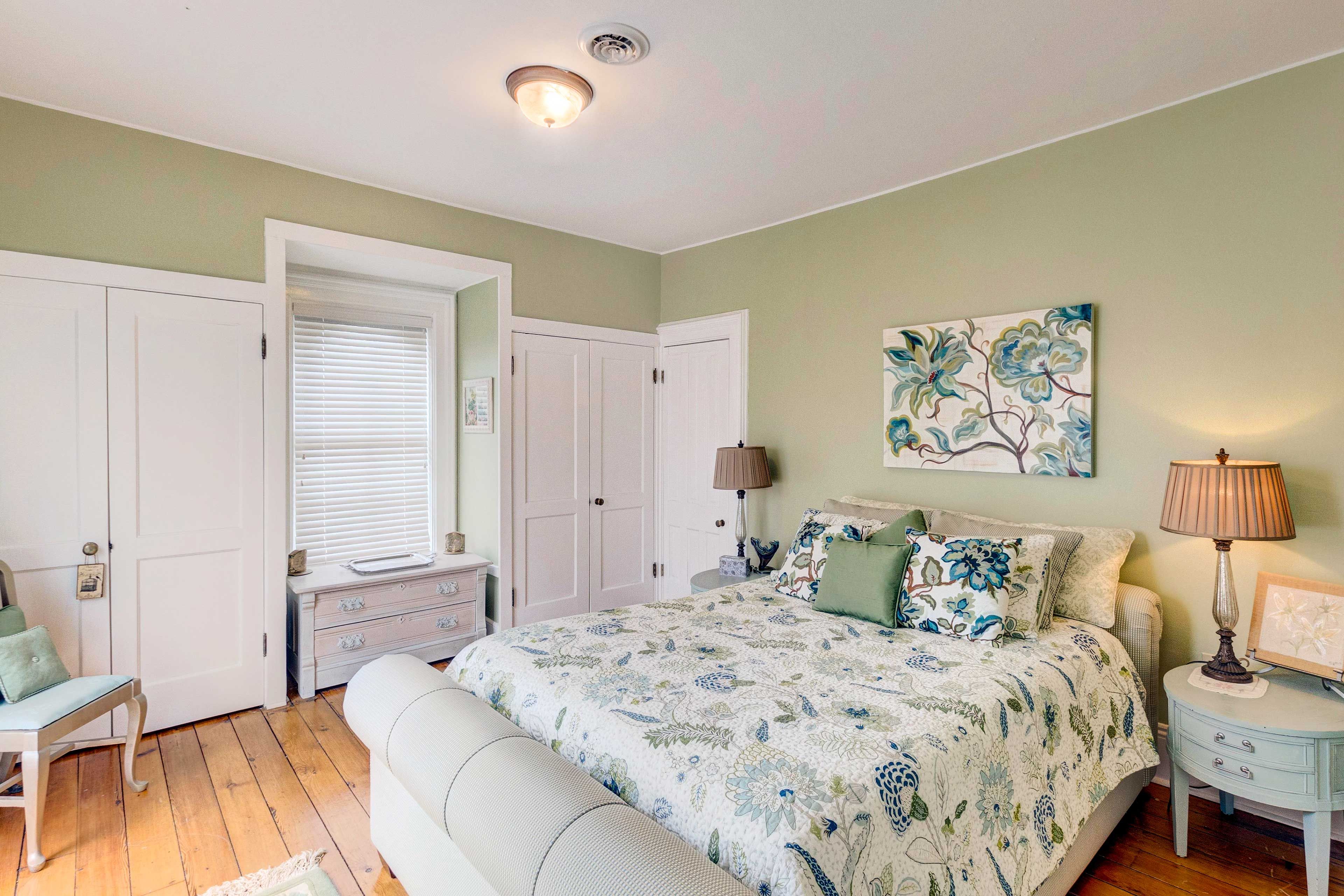 Bedroom 3 | Queen Bed
