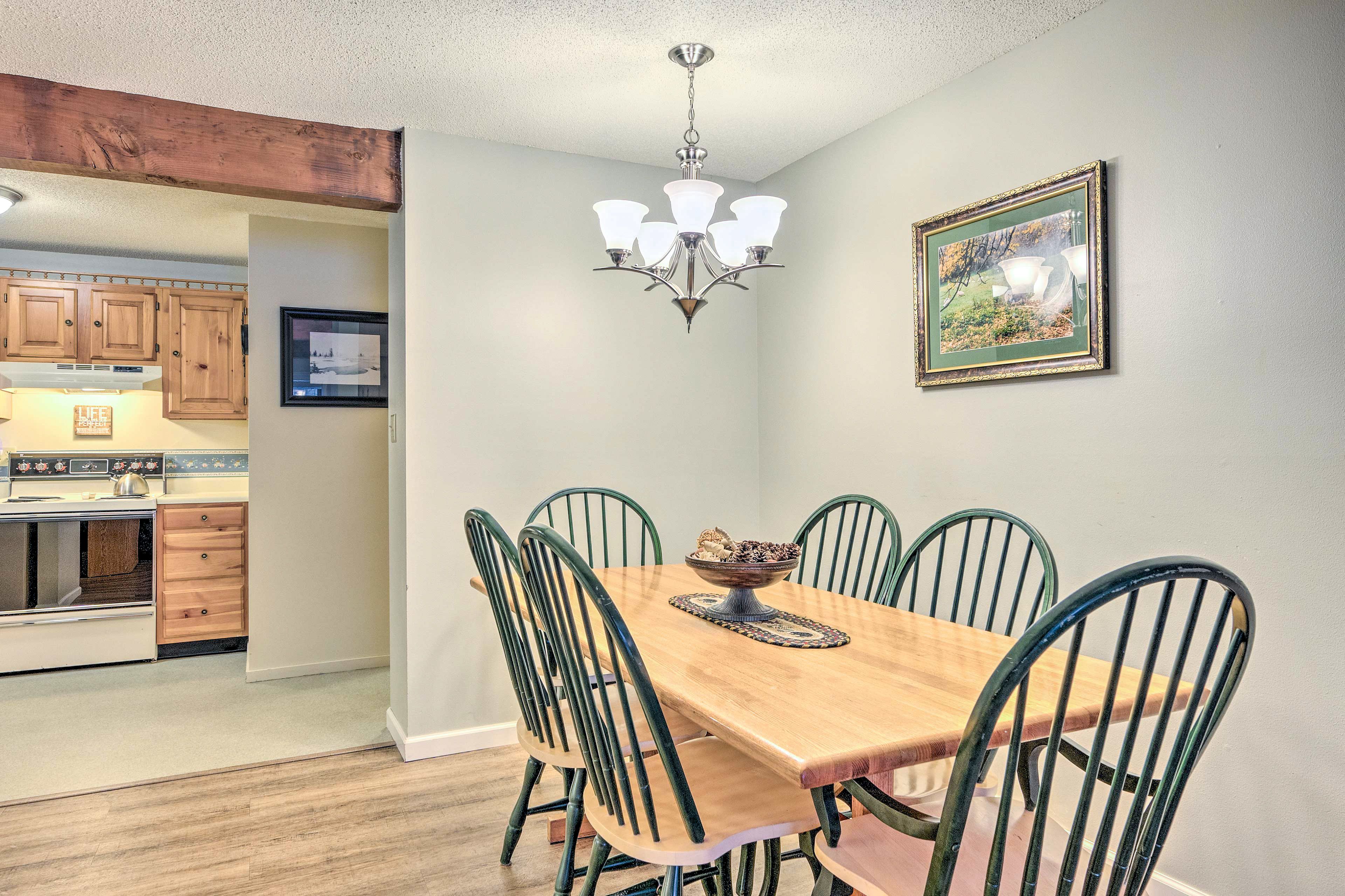 Dining Table | Dishware/Flatware Provided