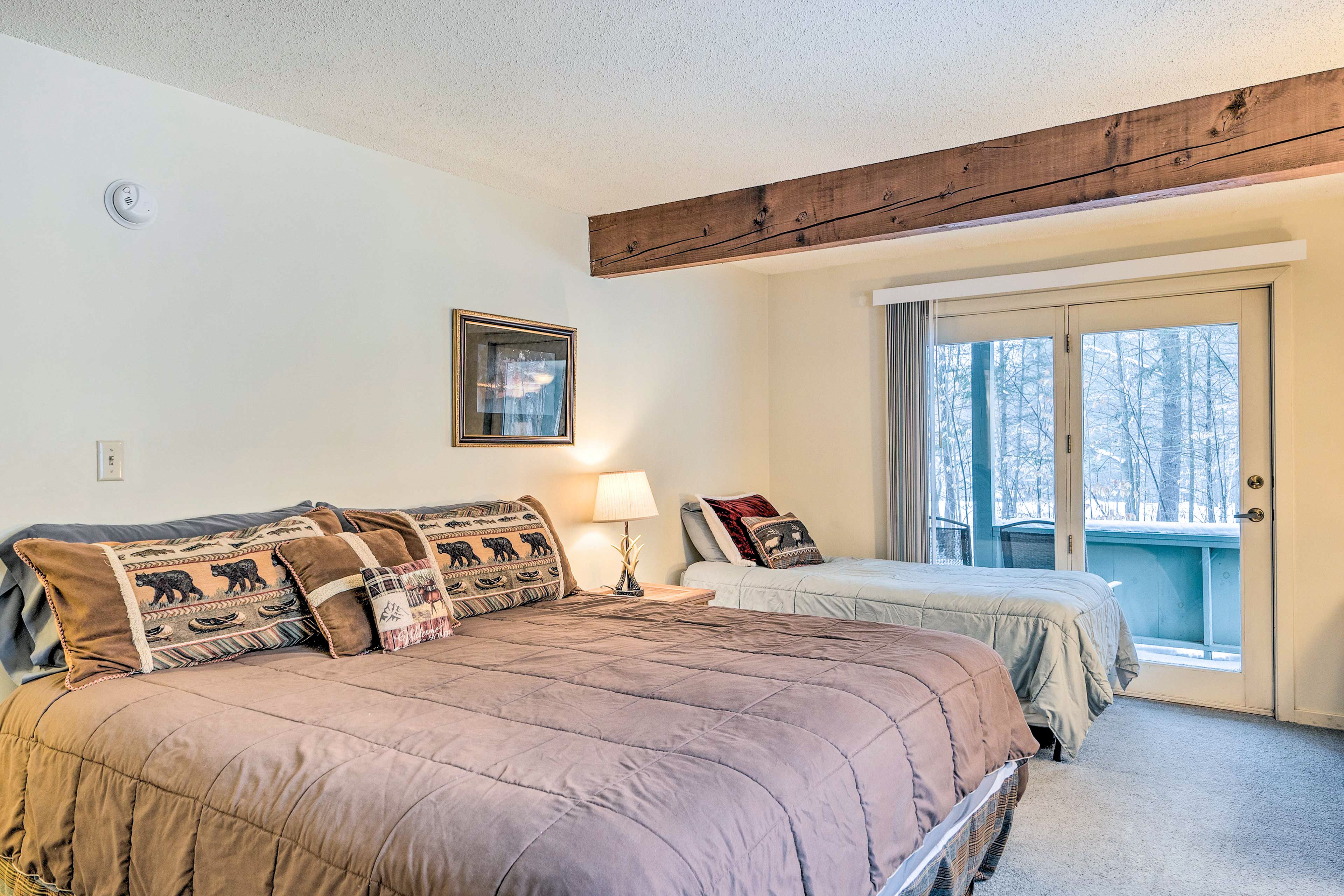 Bedroom 1 | King Bed | Twin Bed