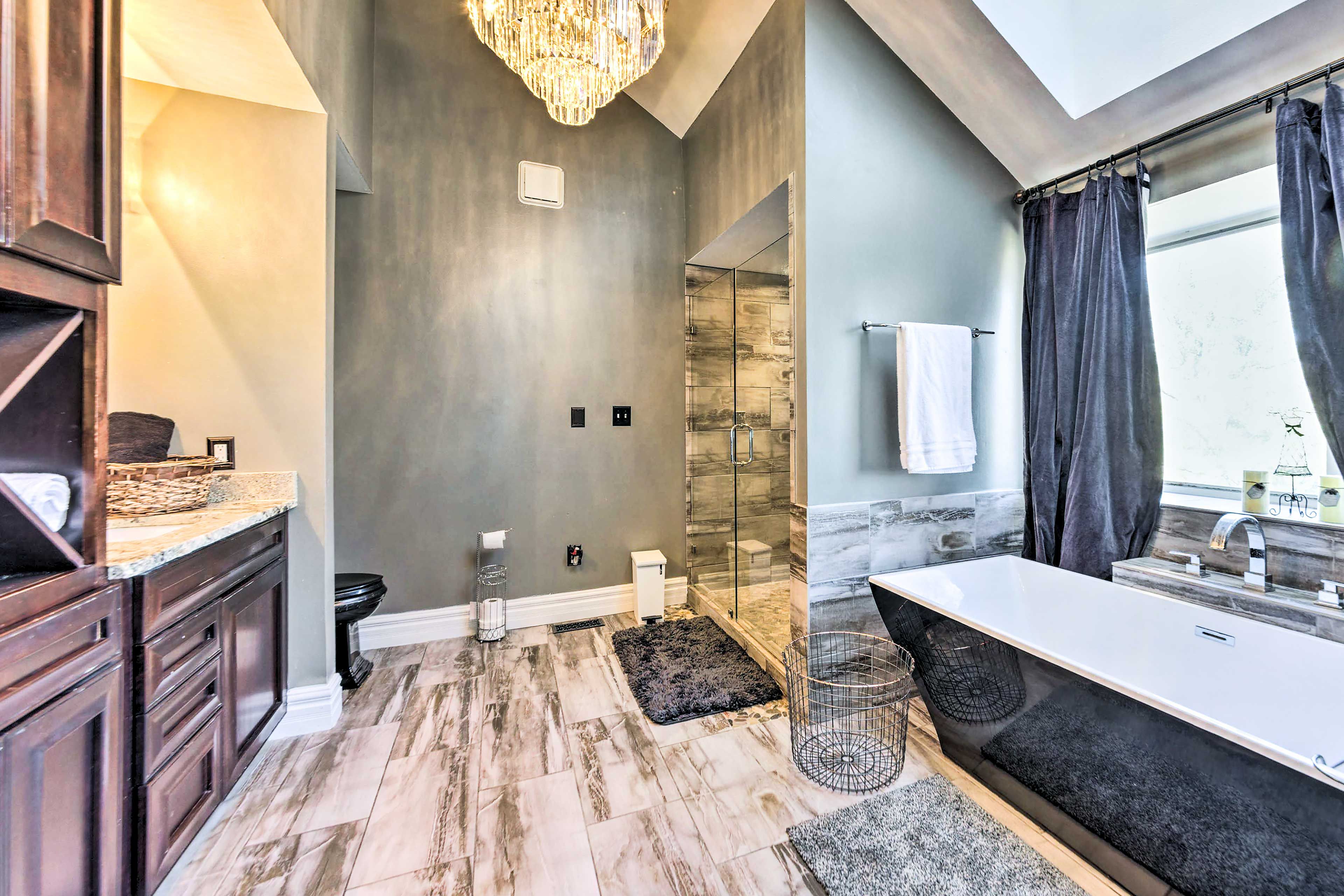 En-Suite Bathroom | Hair Dryer | Shampoo Provided | Complimentary Toiletries