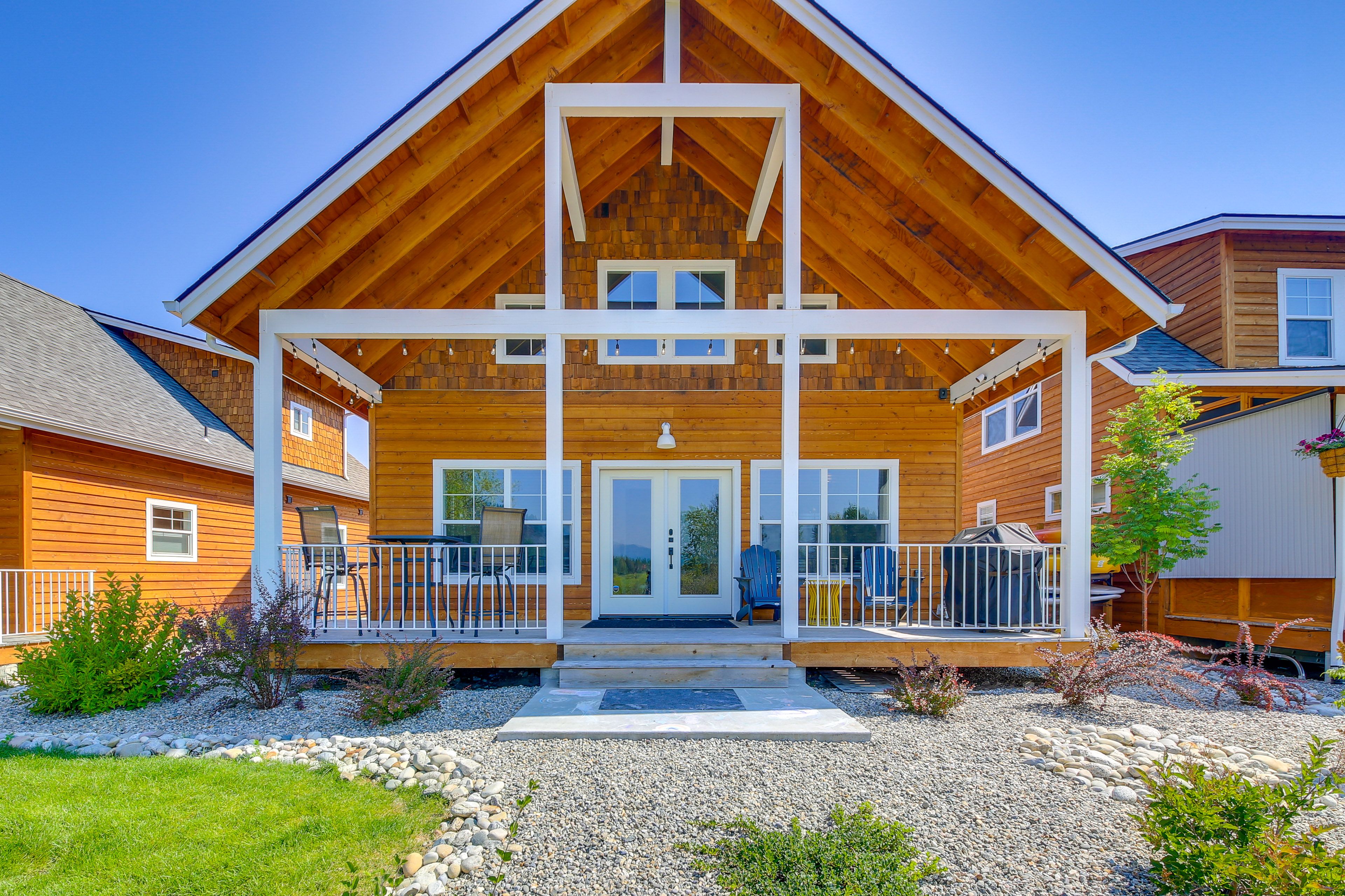 Exterior | Covered Deck