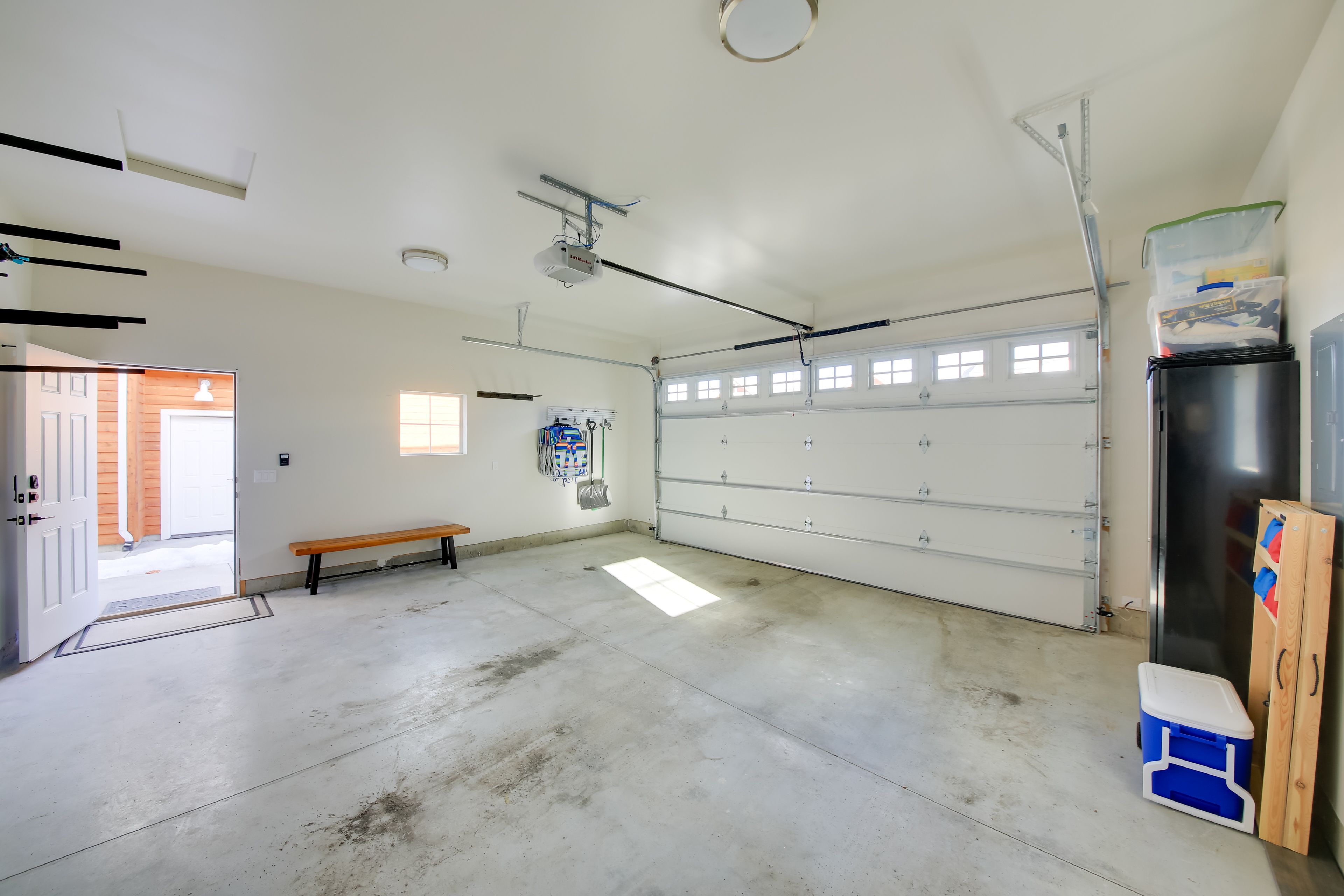 Parking | Garage (2 Vehicles) | Driveway (2 Vehicles)