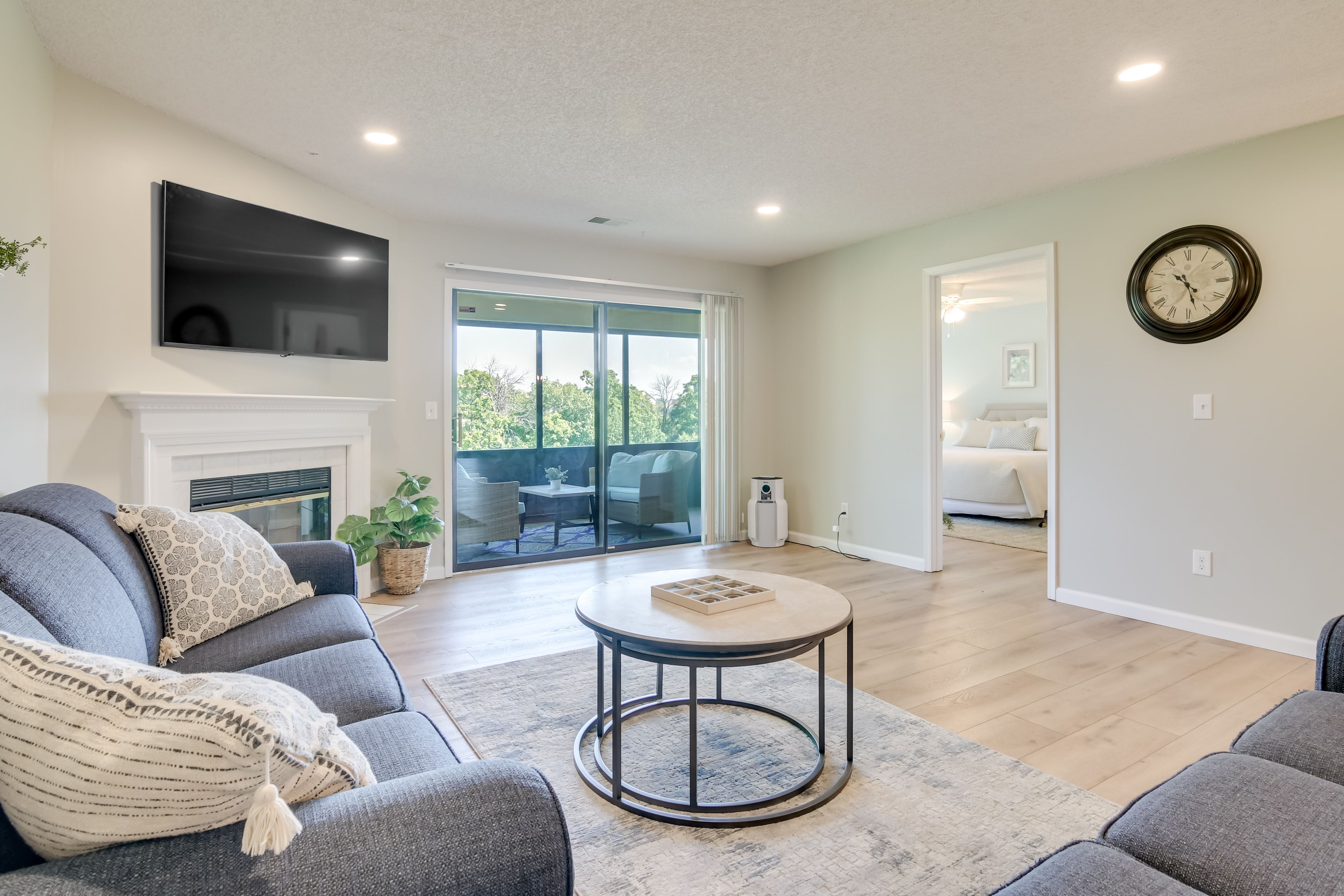 Living Room | Flat-Screen TV w/ Cable | Queen Sleeper Sofa