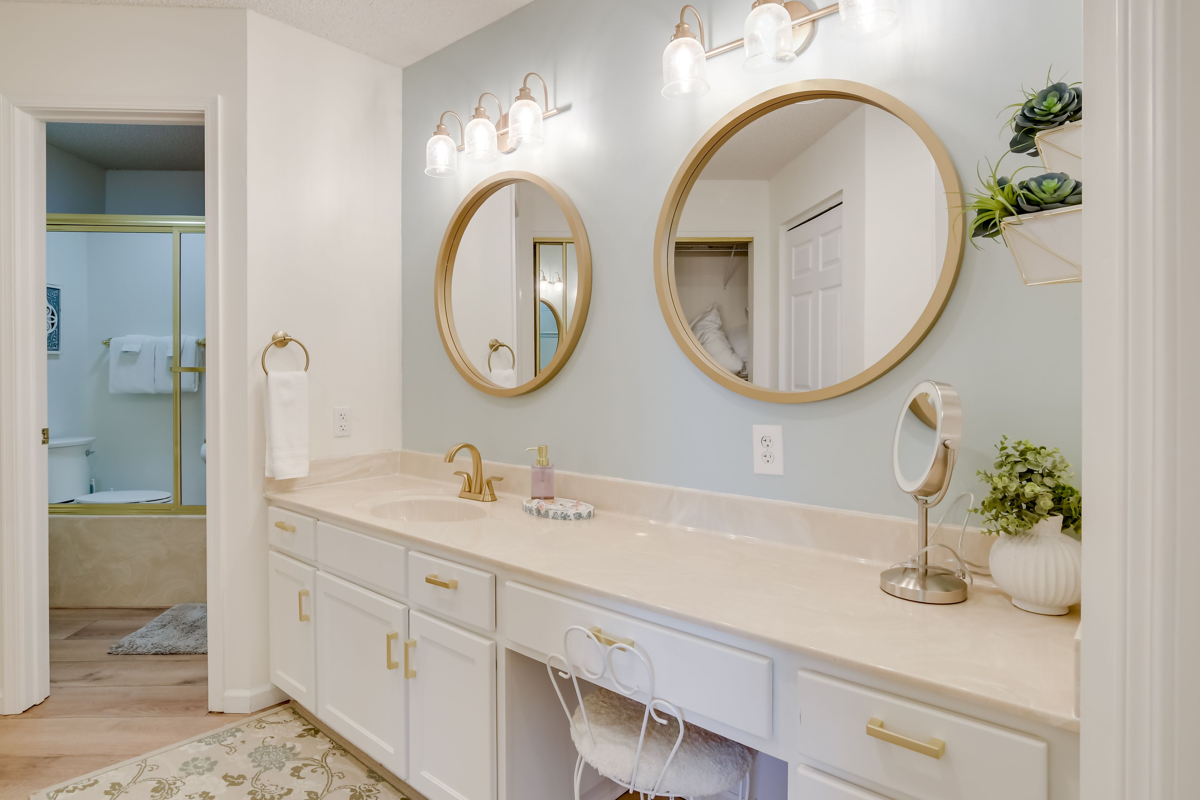 En-Suite Bathroom | Towels Provided