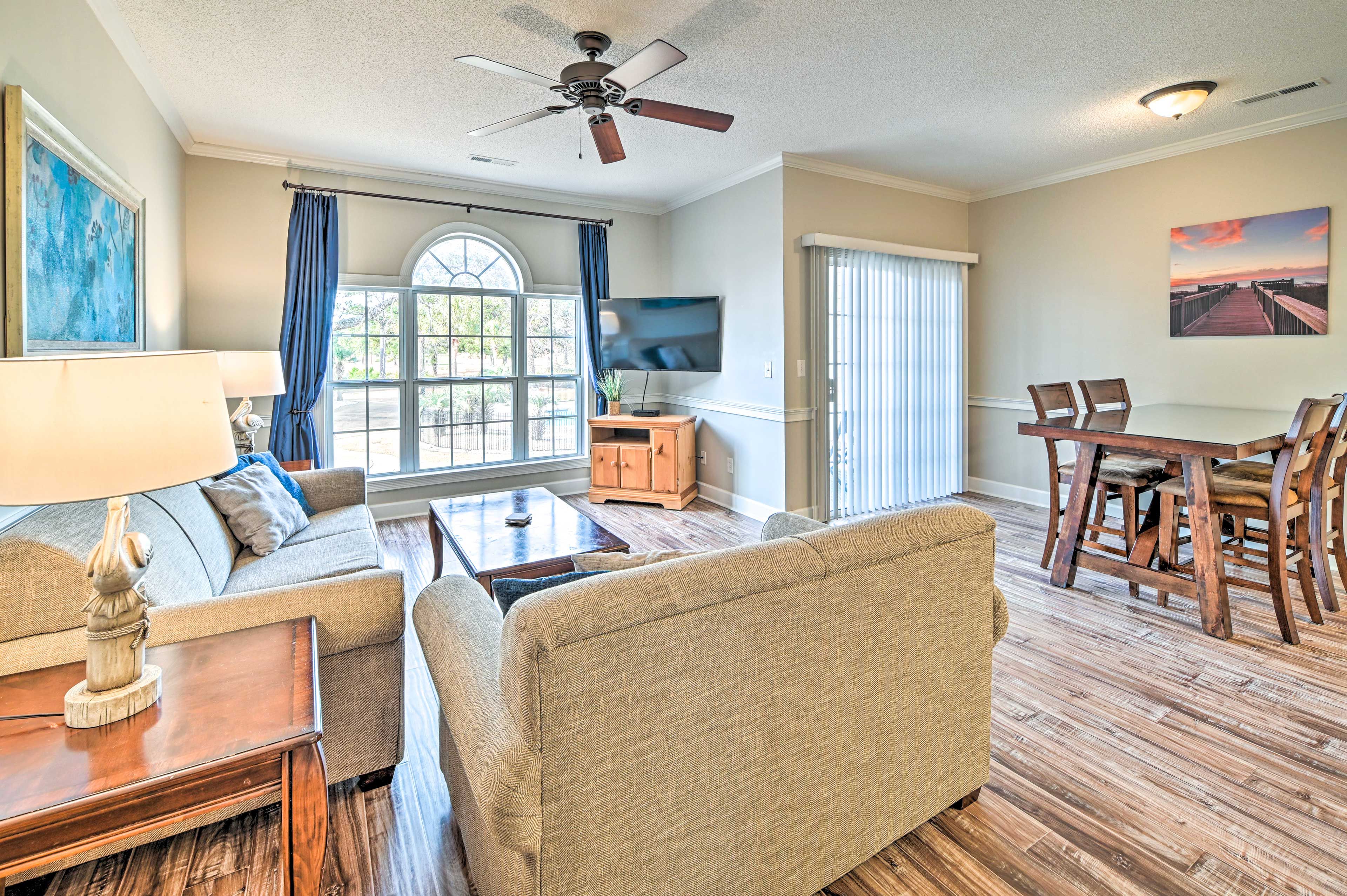 Living Room | Sleeper Sofa | Smart TV