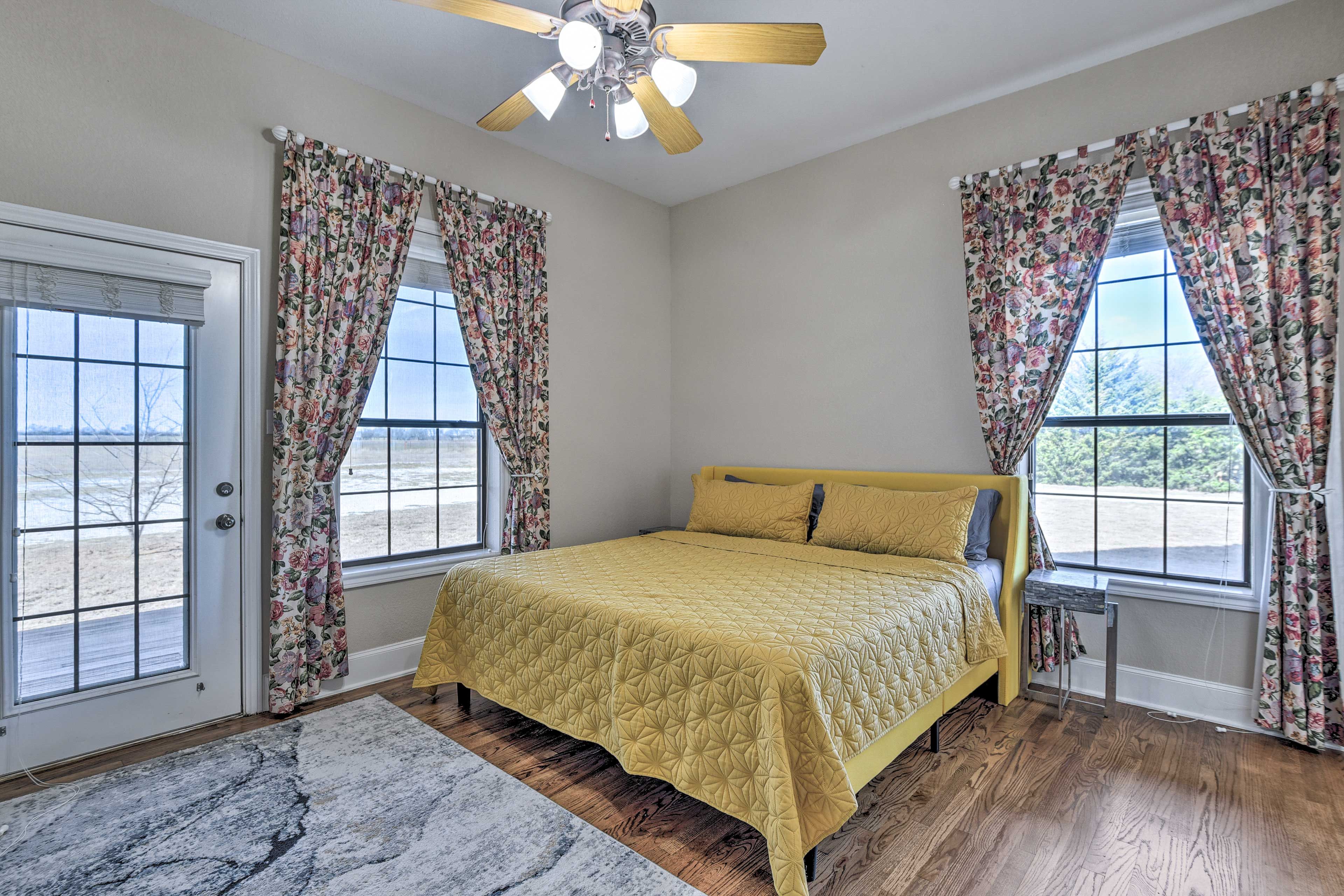 Bedroom 1 | King Bed