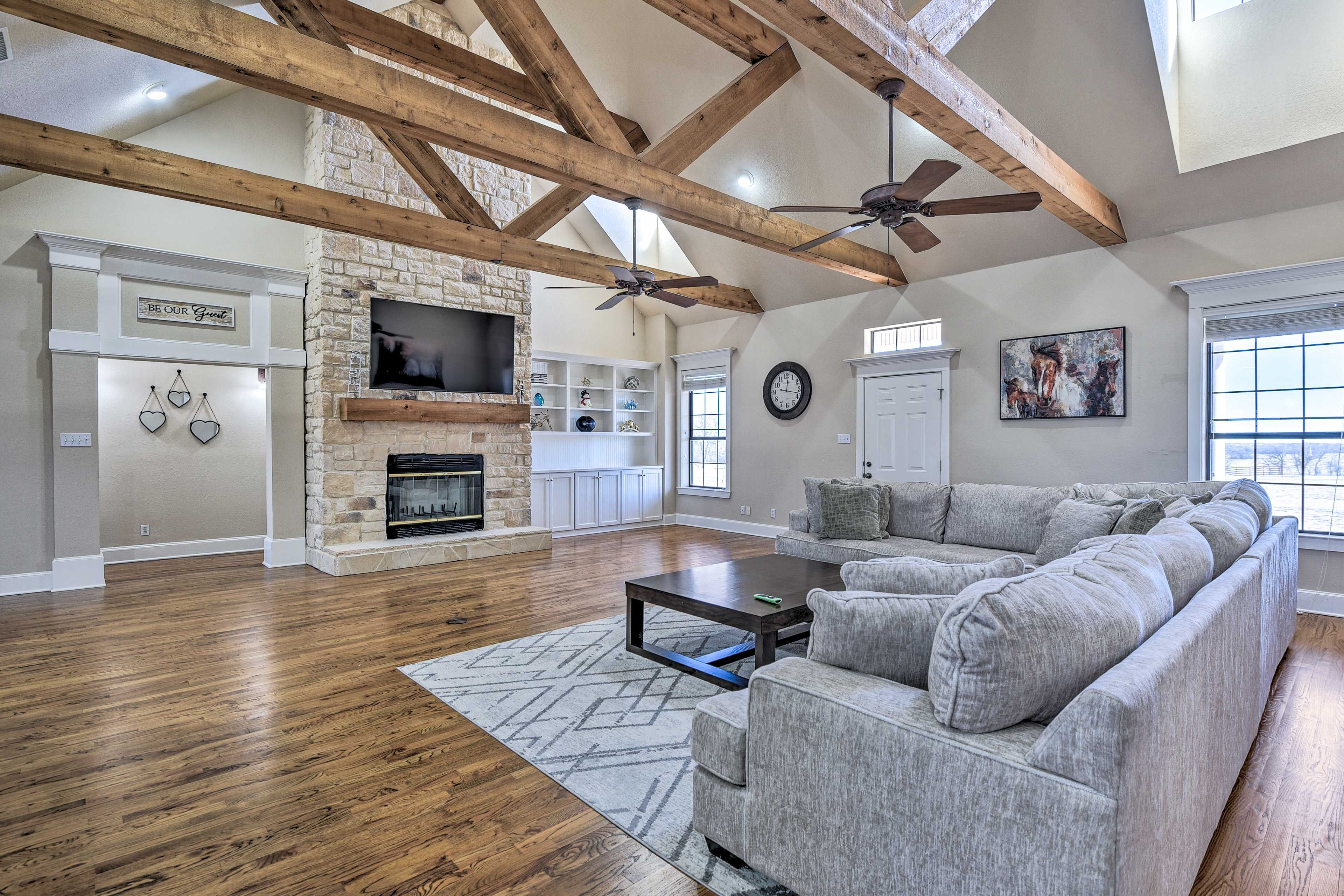Living Room | Free WiFi | Central A/C