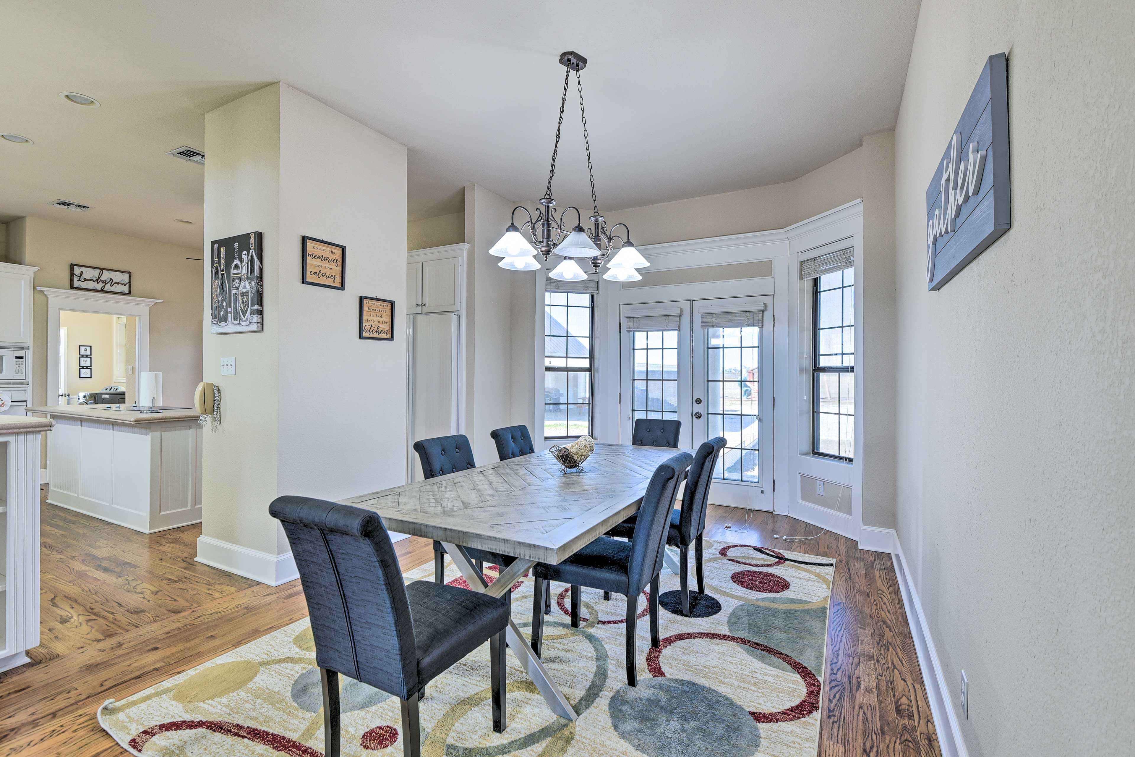 Dining Room | Dishware/Flatware Provided